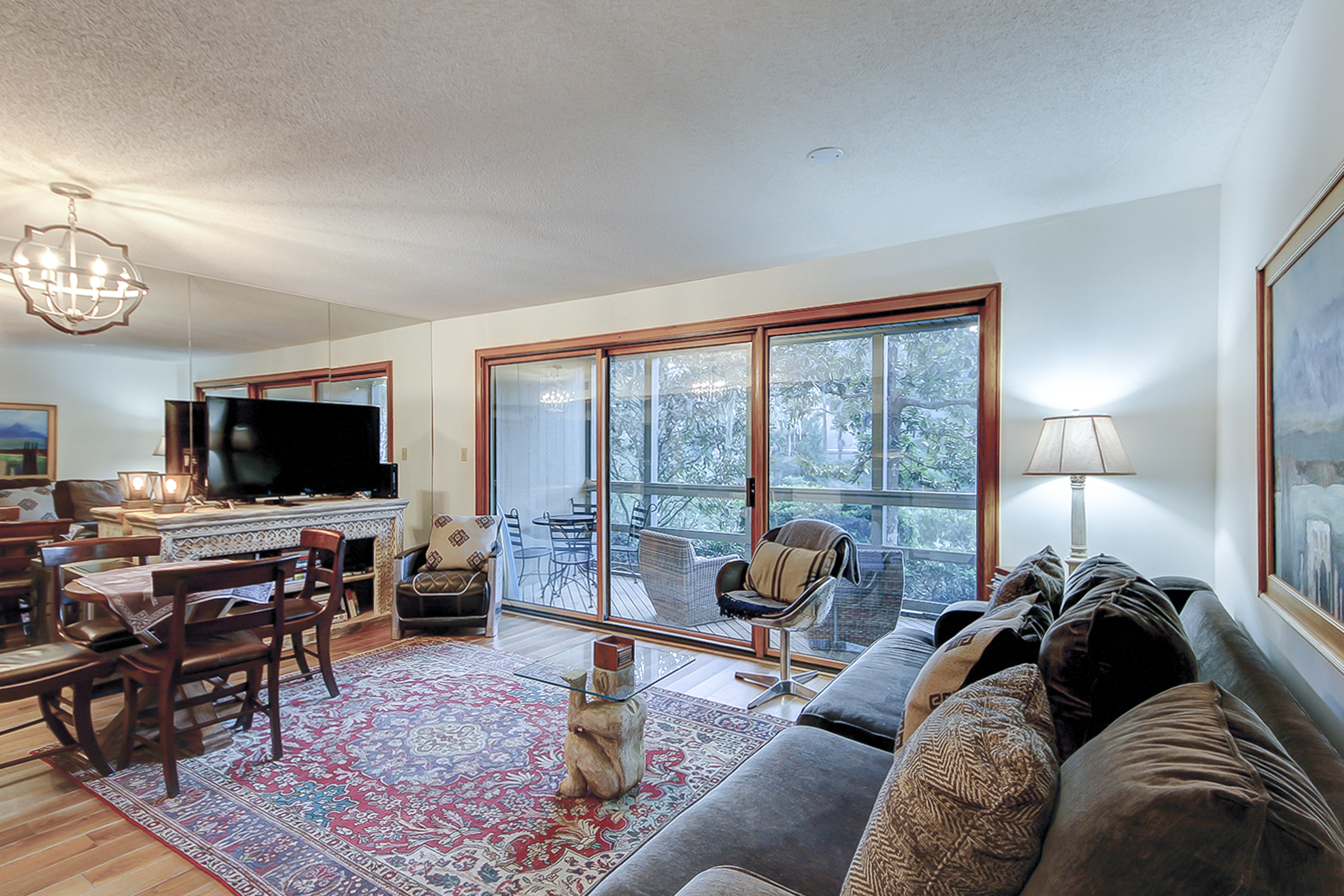 Comfortable ground-floor condo with enclosed patio, washer/dryer, & AC