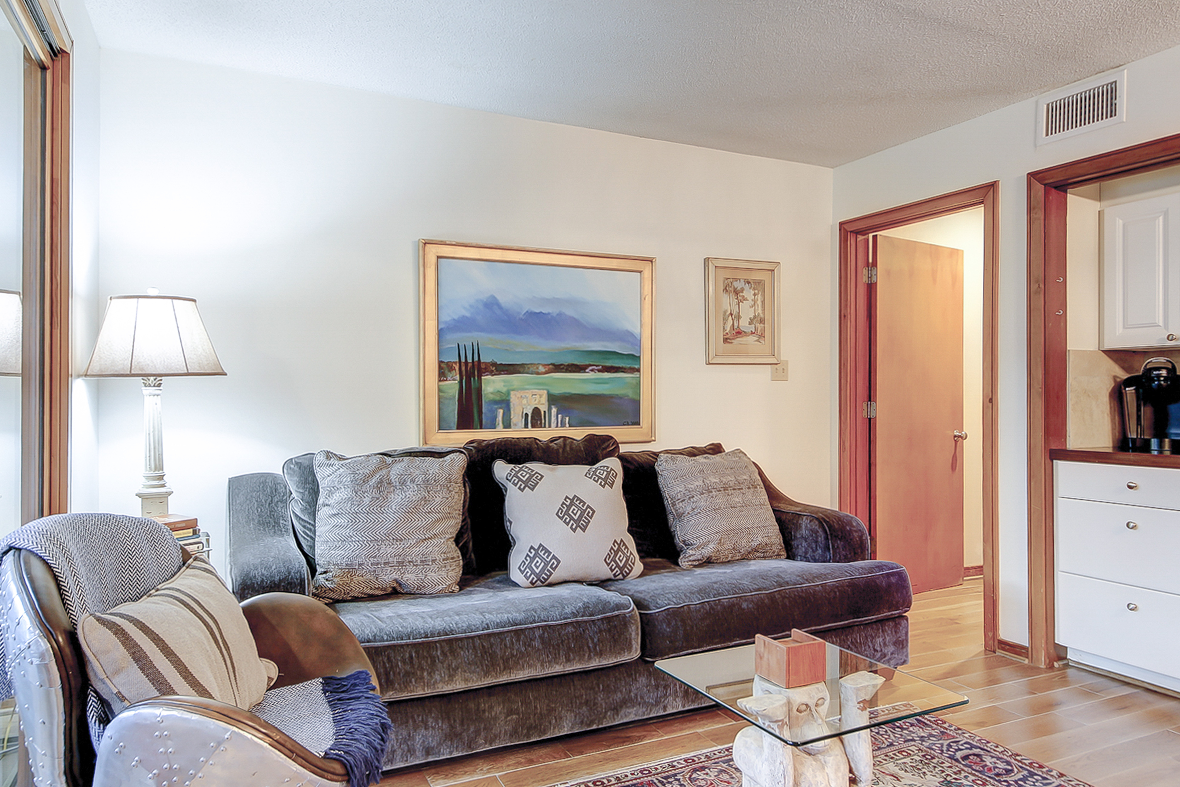 Comfortable ground-floor condo with enclosed patio, washer/dryer, & AC