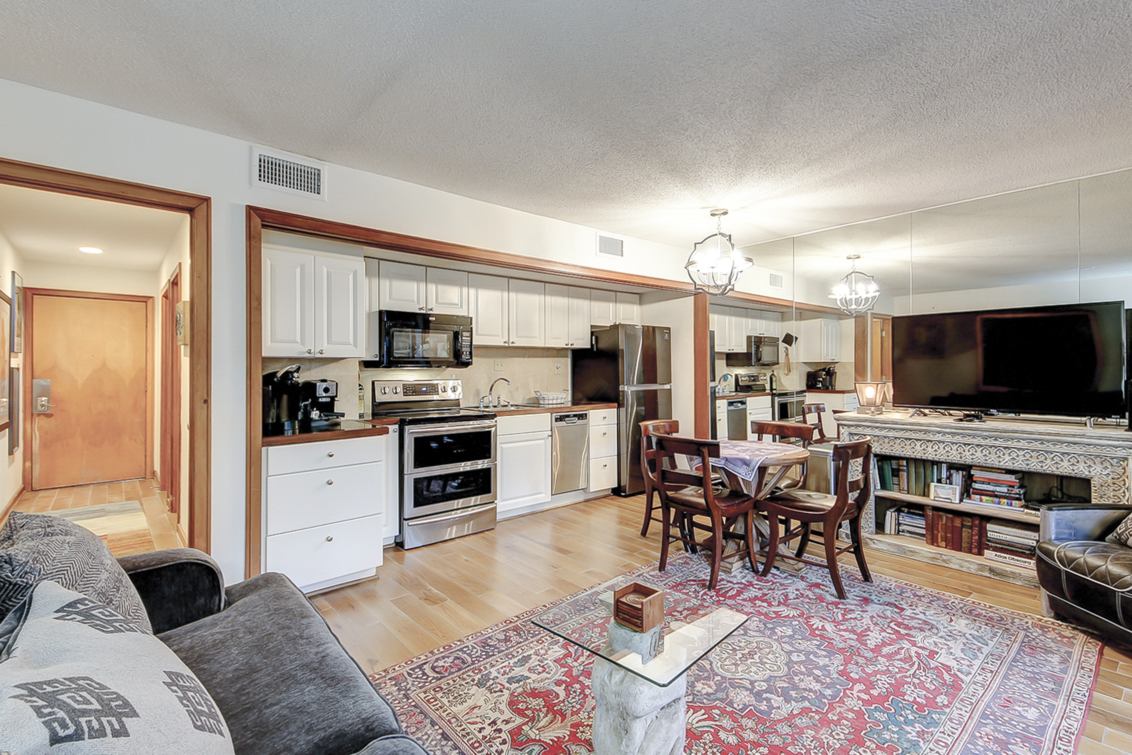 Comfortable ground-floor condo with enclosed patio, washer/dryer, & AC