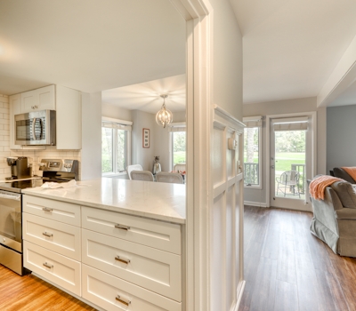 Updated West Beach villa w/ fairway & lagoon views - walk to beach