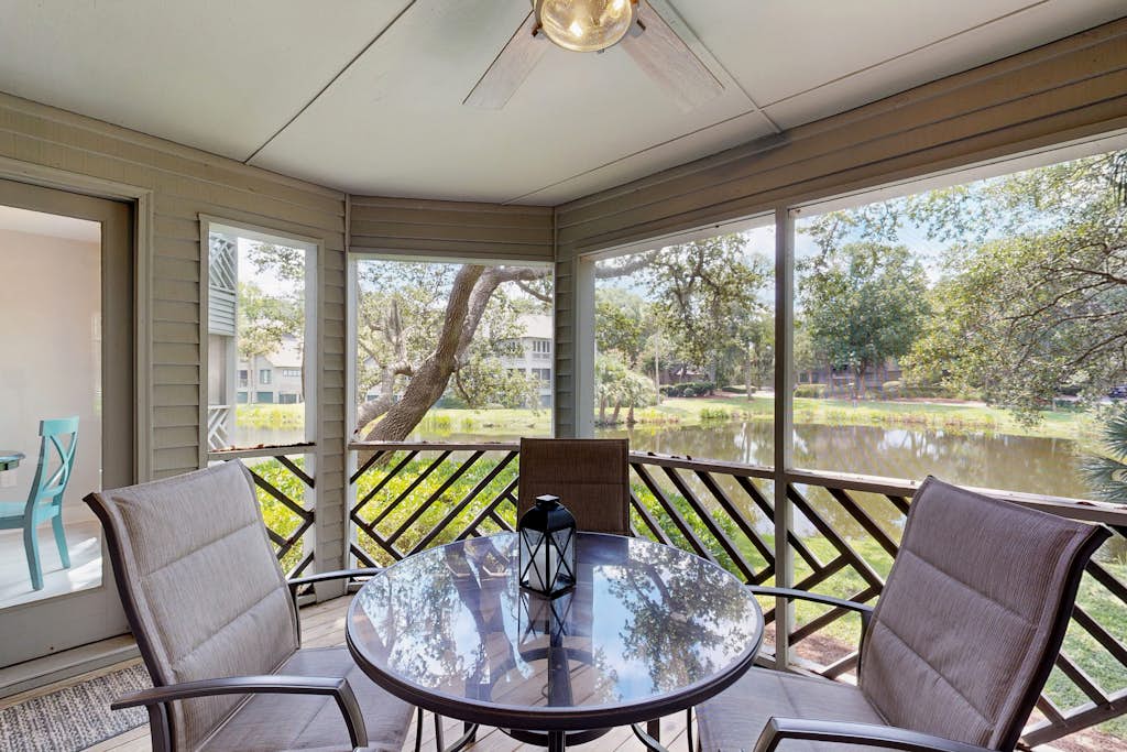 Enchanting lagoon-view villa - quick beach access, tennis court, & screened deck