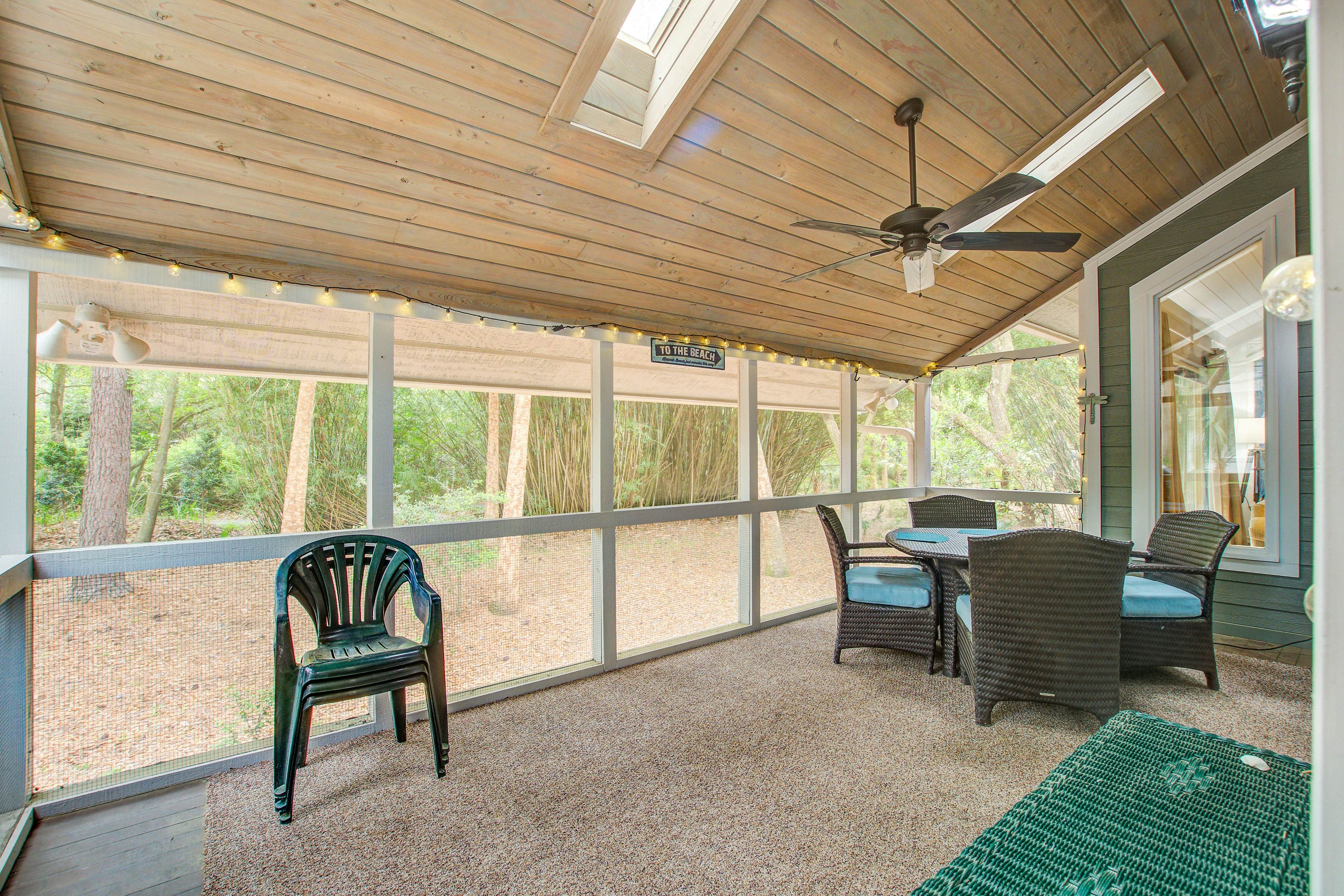 Spacious, dog-friendly home with screened porch, next to the beach path