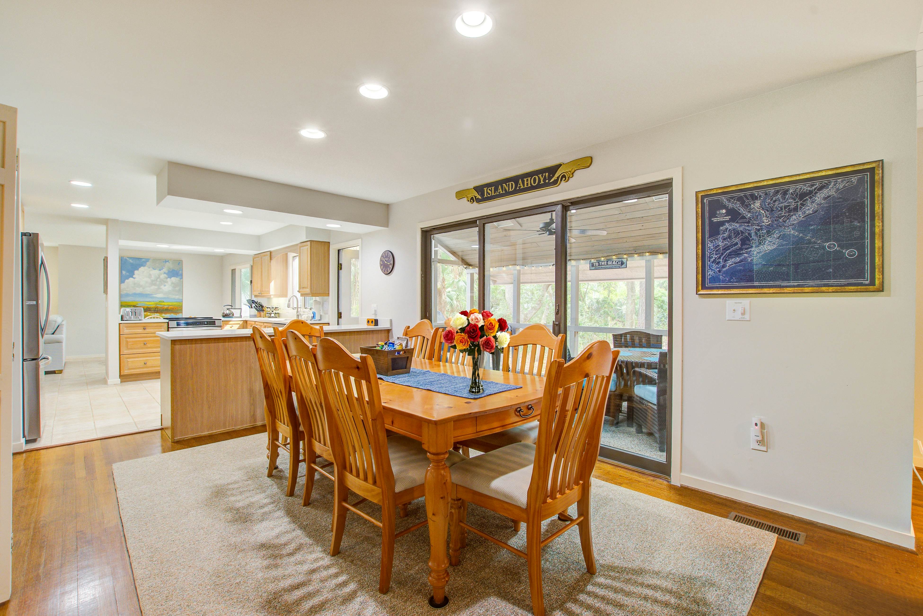 Spacious, dog-friendly home with screened porch, next to the beach path