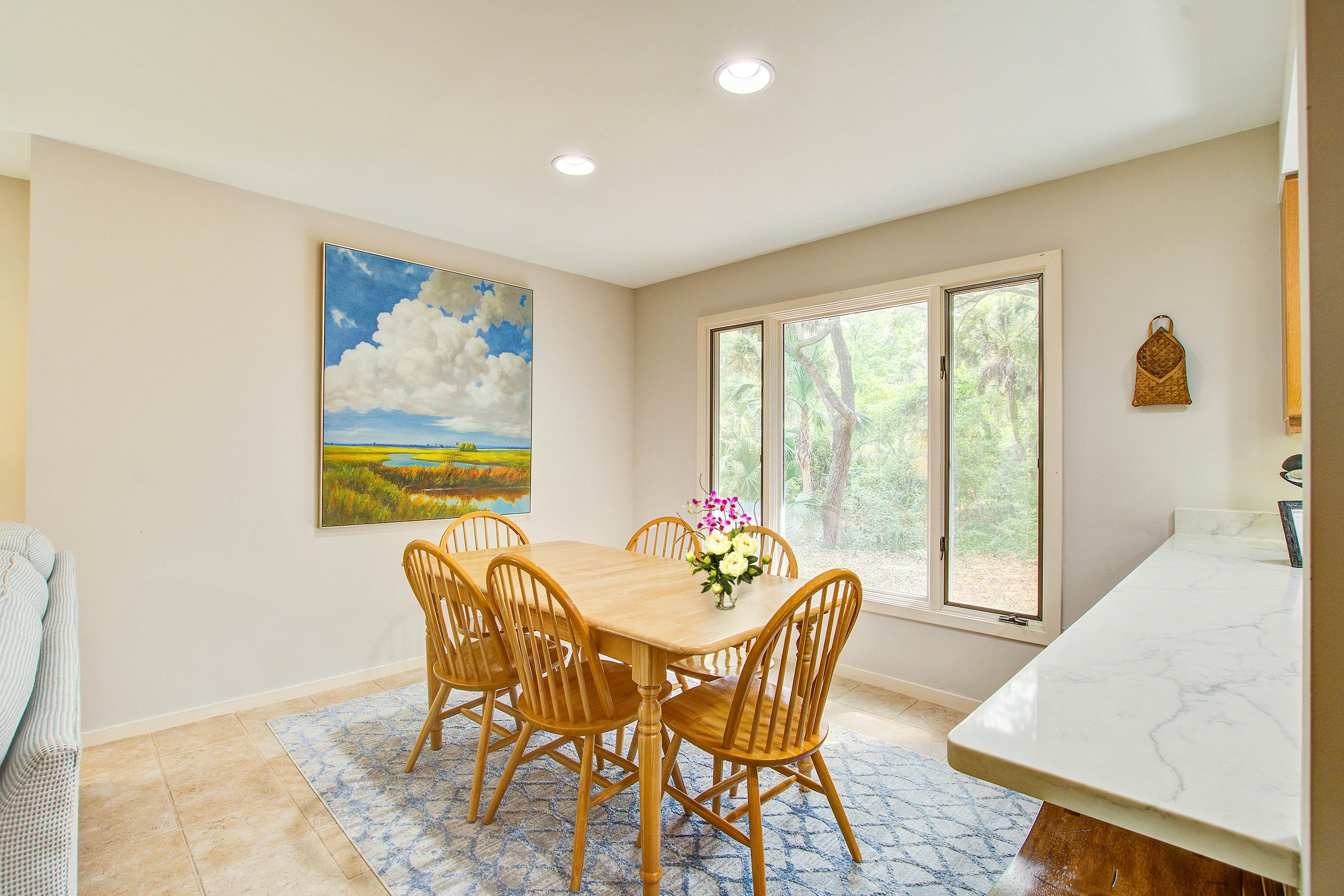 Spacious, dog-friendly home with screened porch, next to the beach path