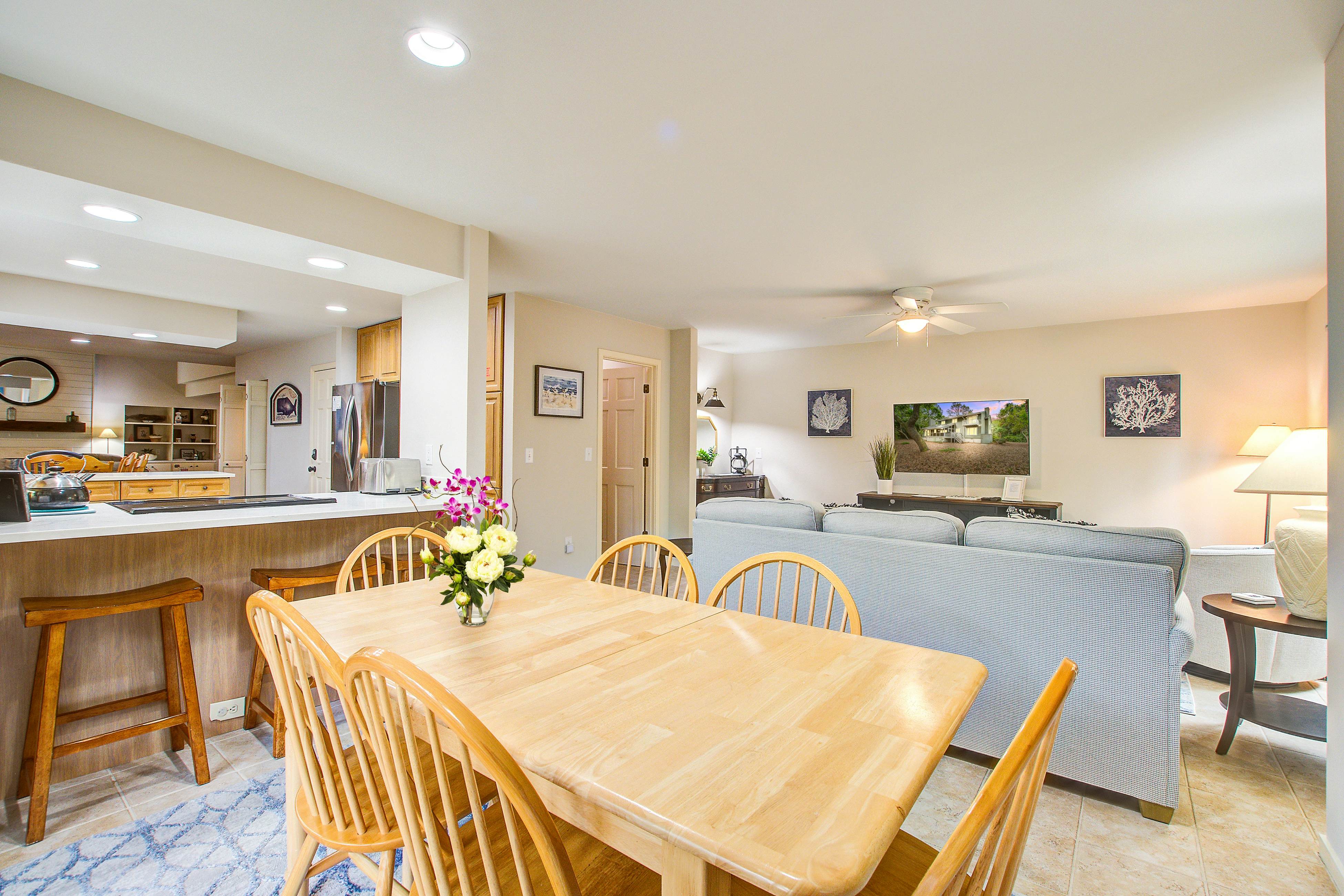 Spacious, dog-friendly home with screened porch, next to the beach path