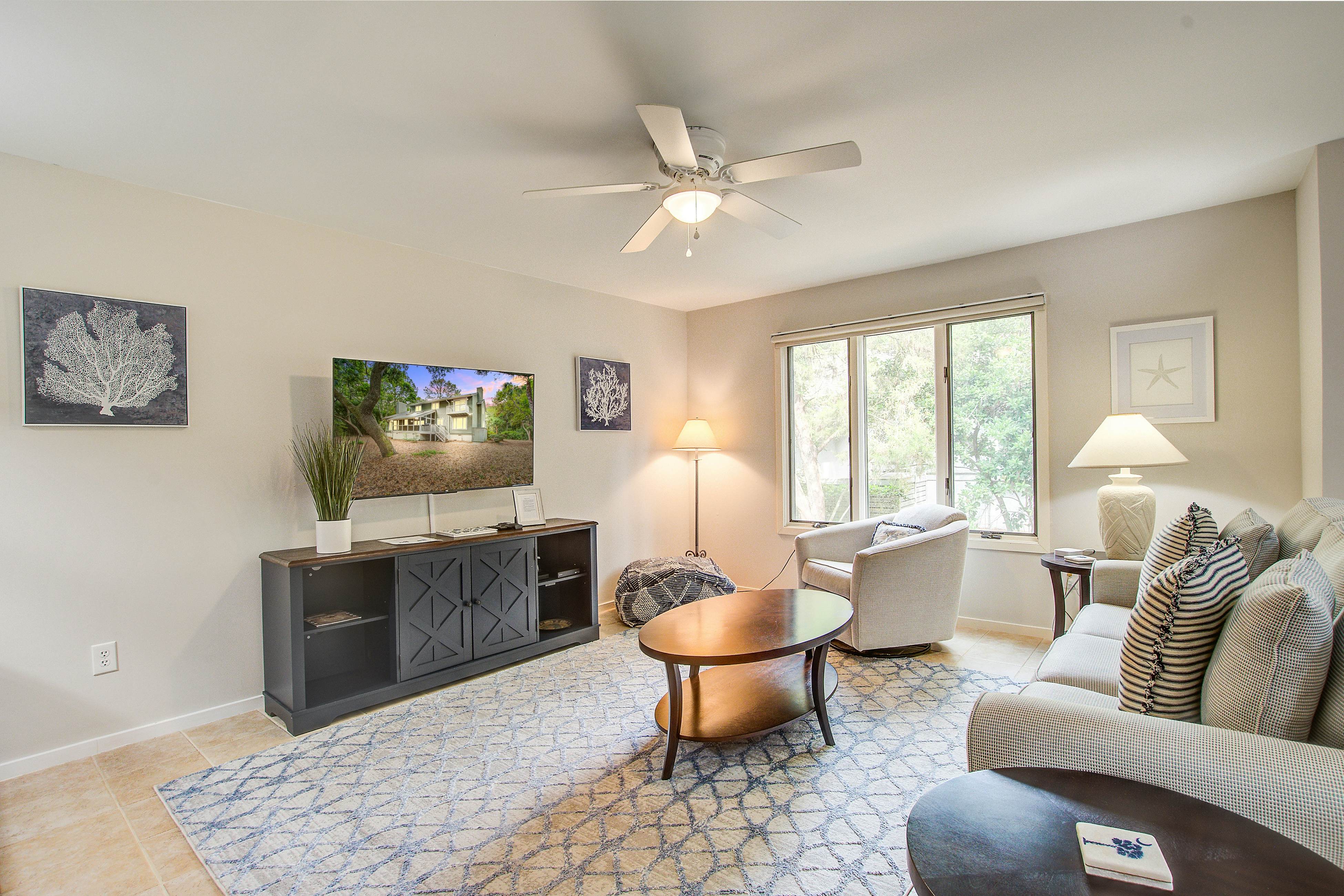 Spacious, dog-friendly home with screened porch, next to the beach path