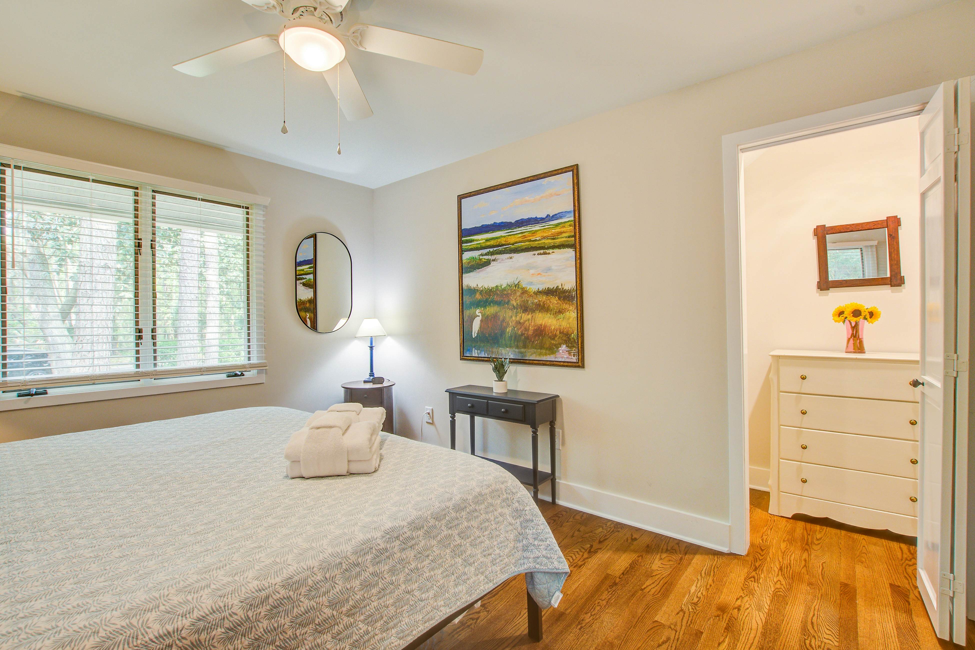 Spacious, dog-friendly home with screened porch, next to the beach path