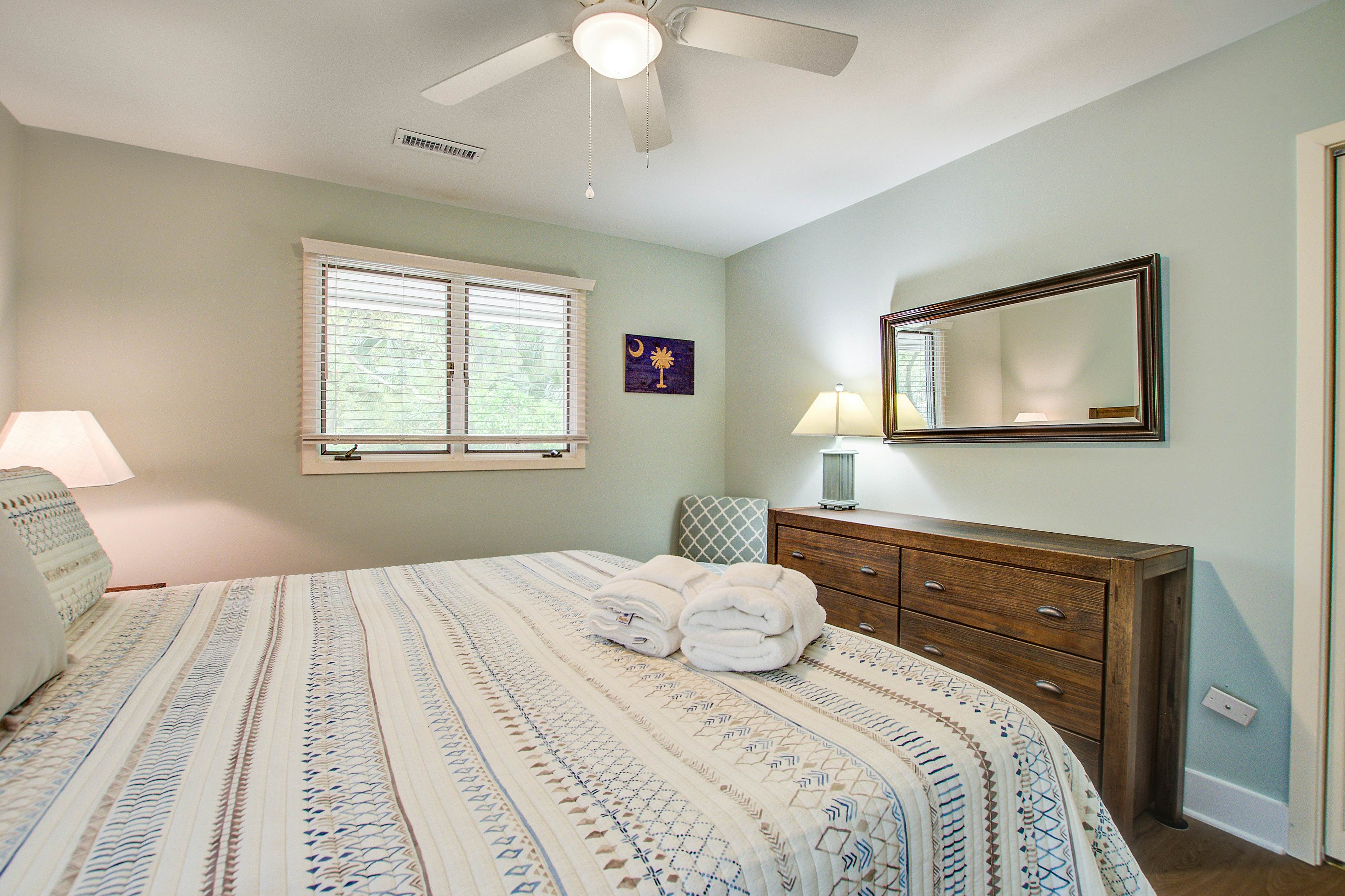 Spacious, dog-friendly home with screened porch, next to the beach path