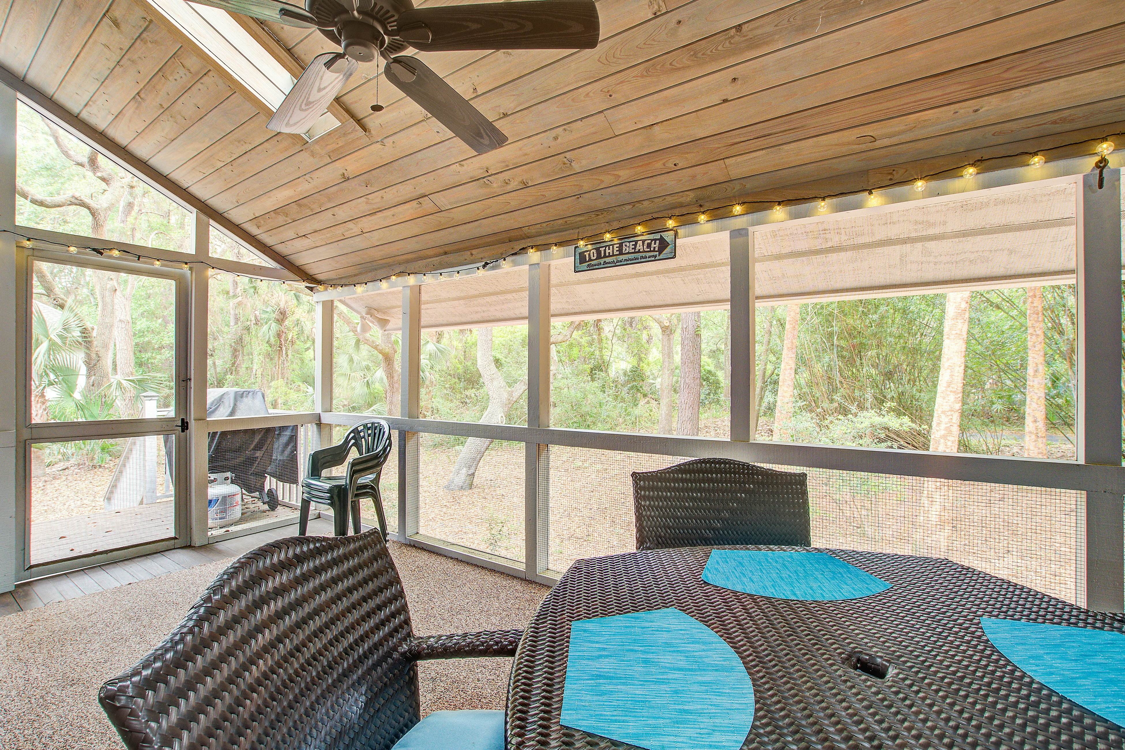 Spacious, dog-friendly home with screened porch, next to the beach path