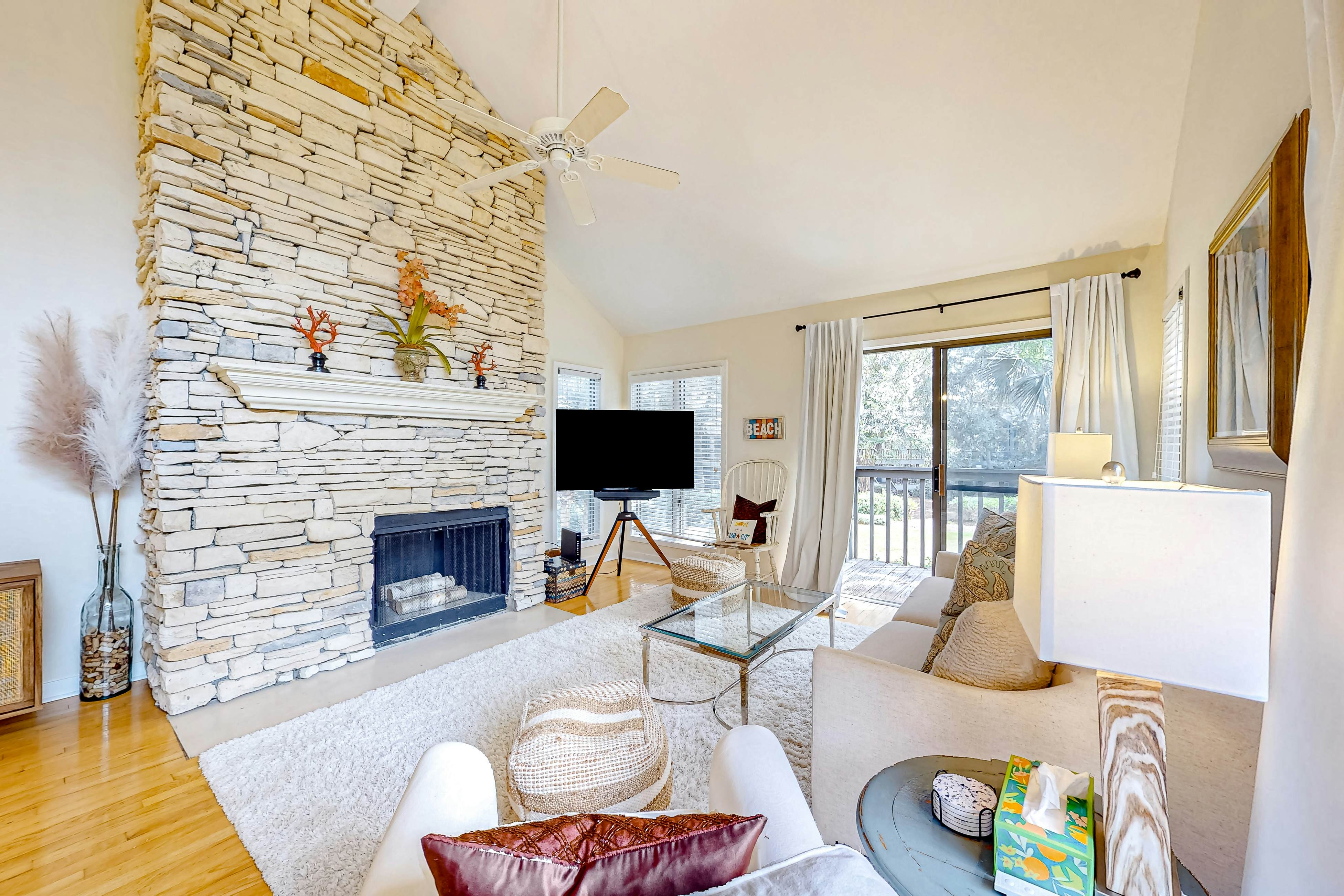 Bright, beautiful home with screened-in porch, wood flooring, & AC - dogs ok