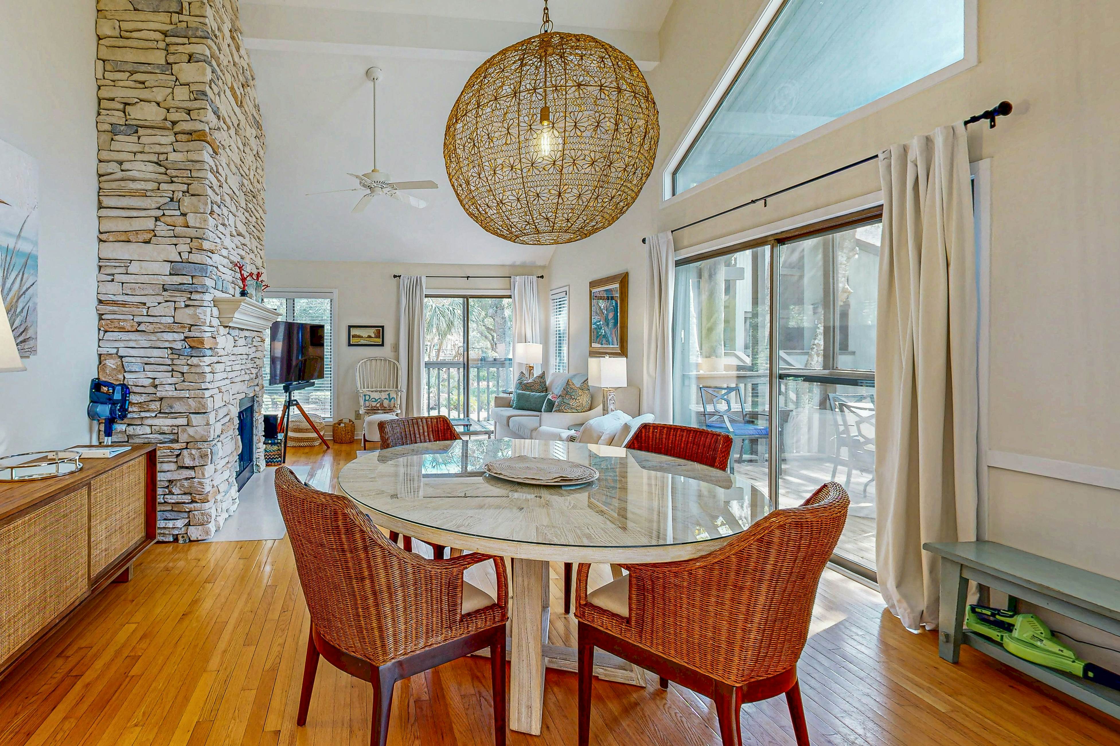 Bright, beautiful home with screened-in porch, wood flooring, & AC - dogs ok