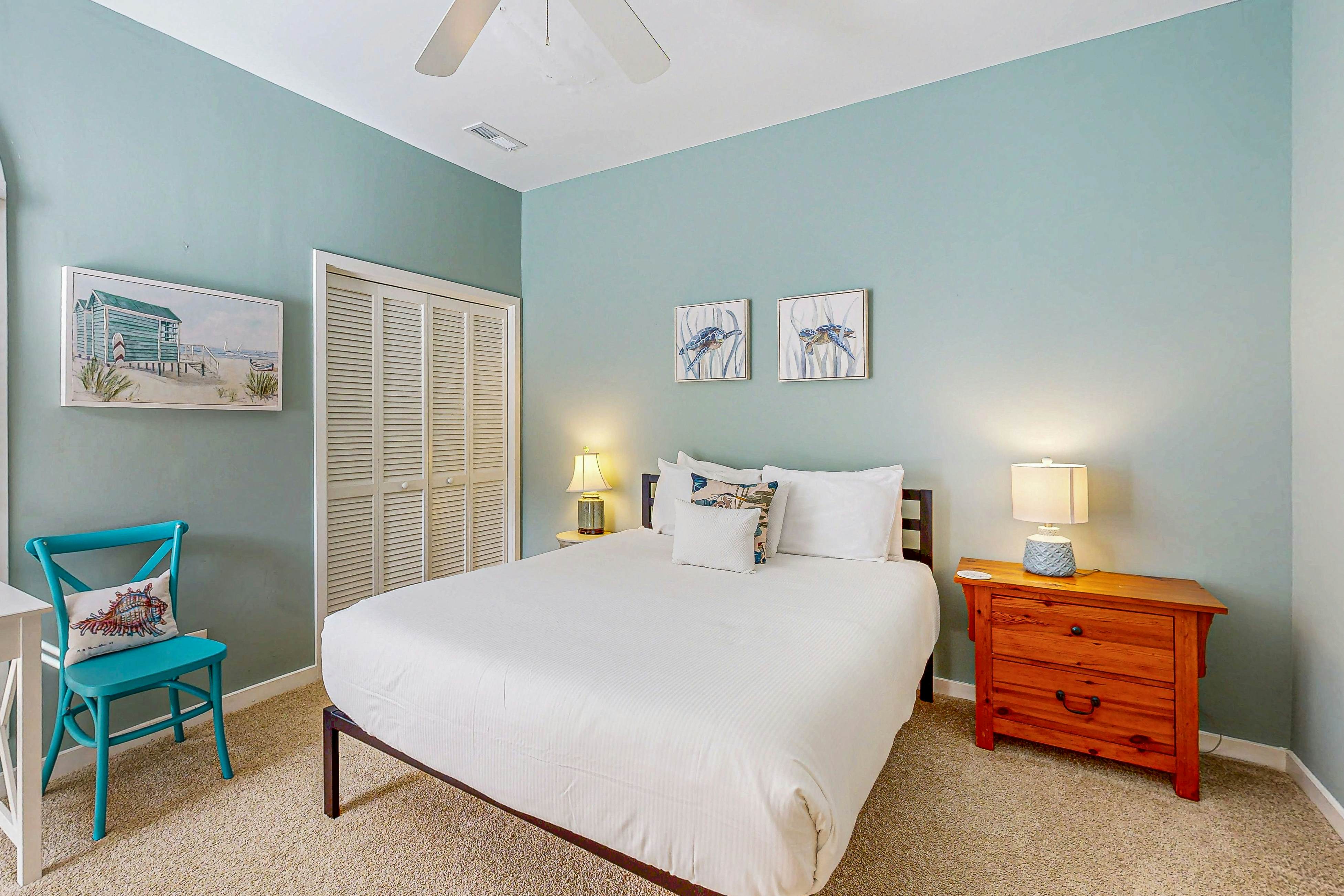 Bright, beautiful home with screened-in porch, wood flooring, & AC - dogs ok