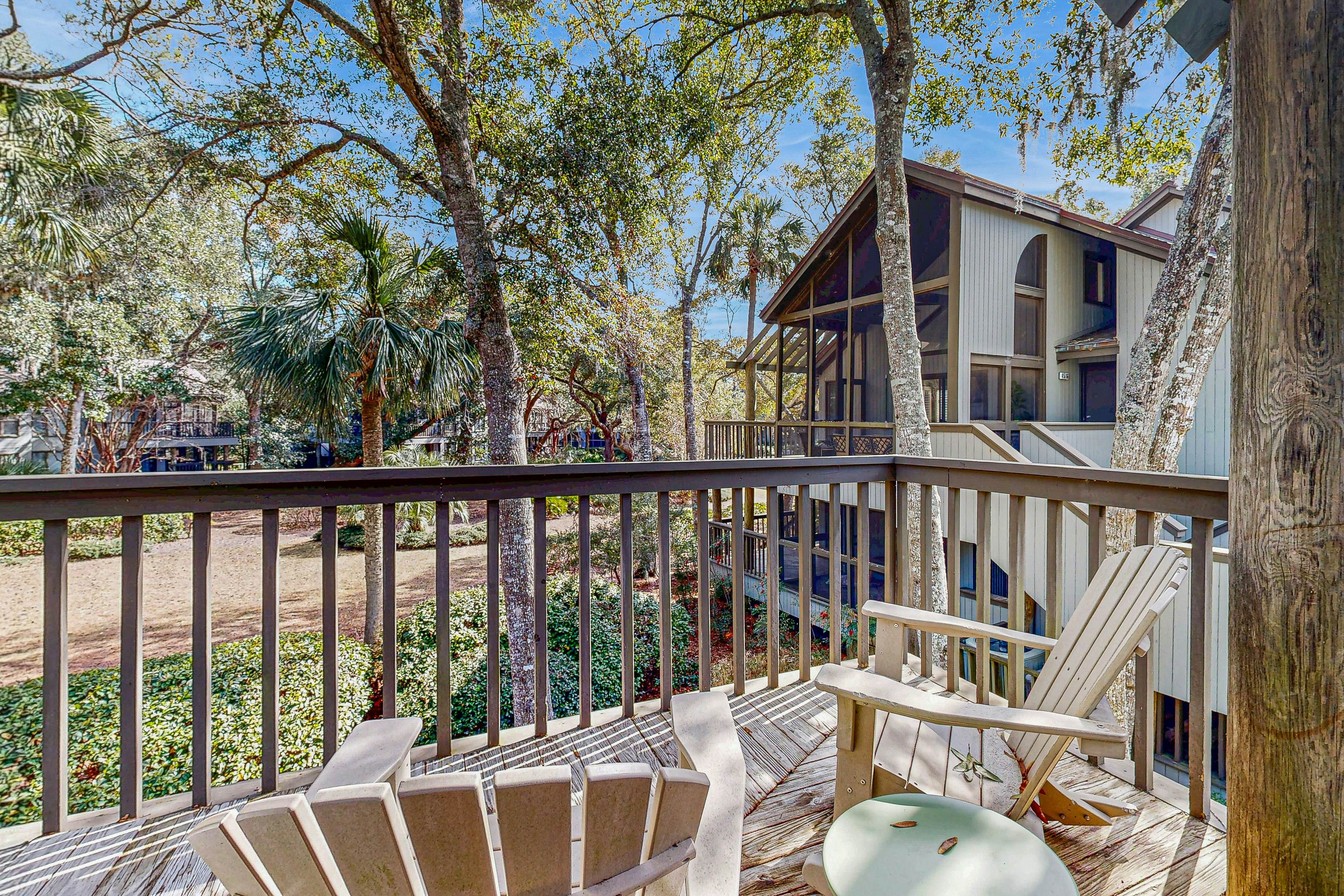 Bright, beautiful home with screened-in porch, wood flooring, & AC - dogs ok