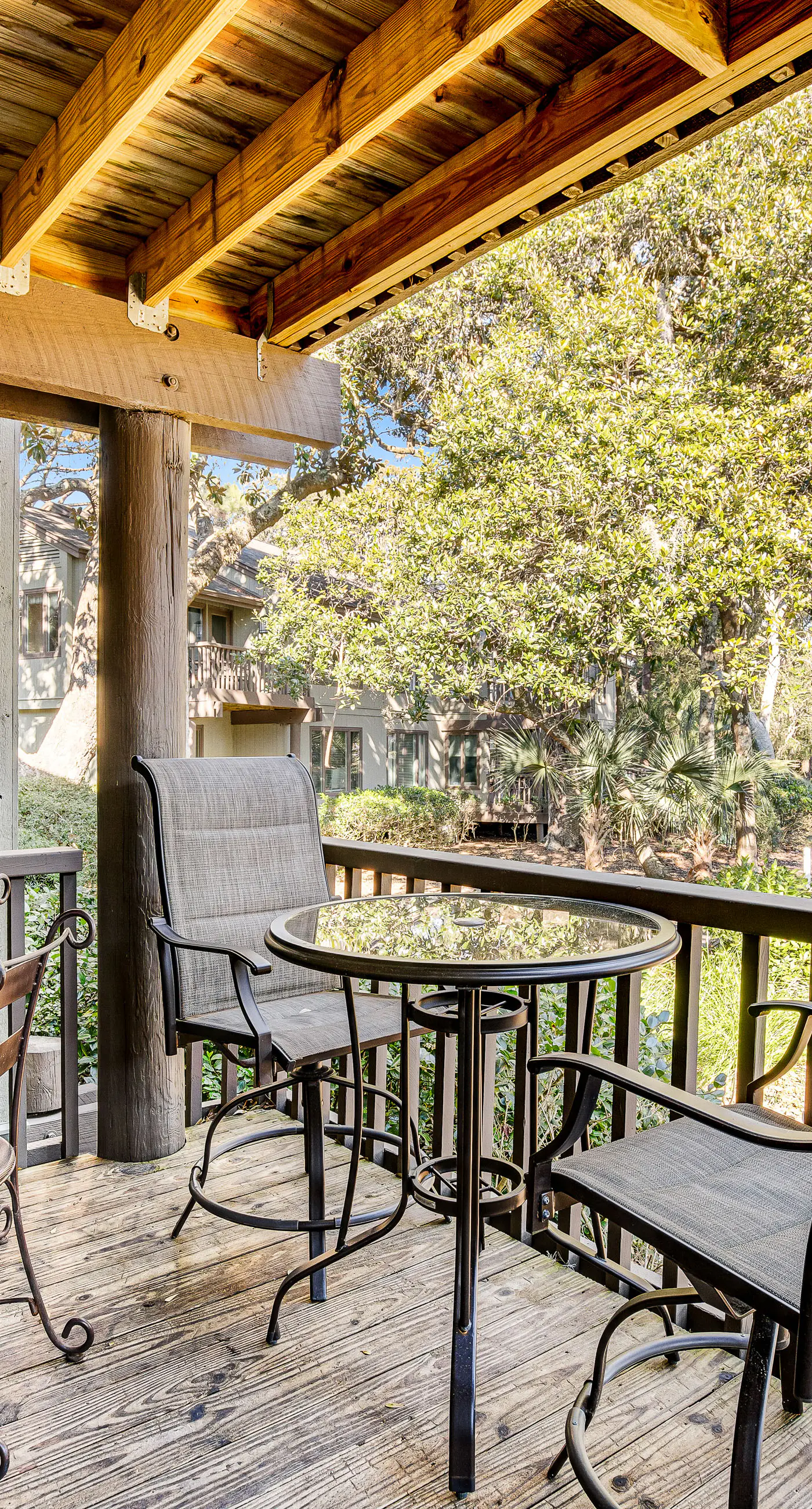 Five minute walk to beautiful beaches, golf course views, pet friendly