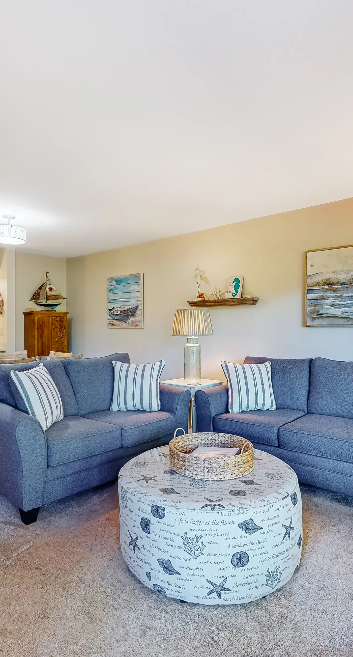 Five minute walk to beautiful beaches, golf course views, pet friendly