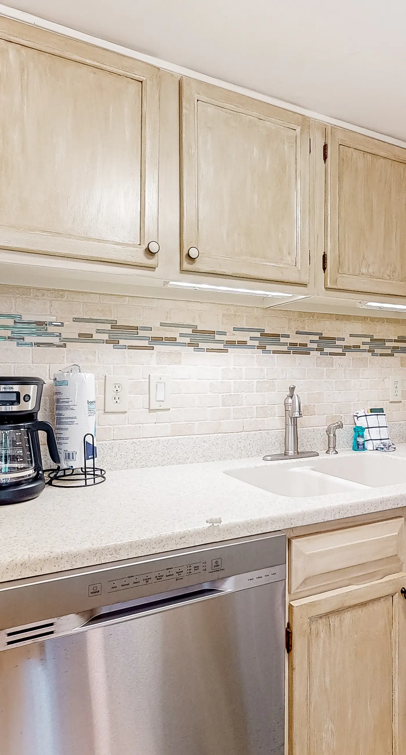 Five minute walk to beautiful beaches, golf course views, pet friendly