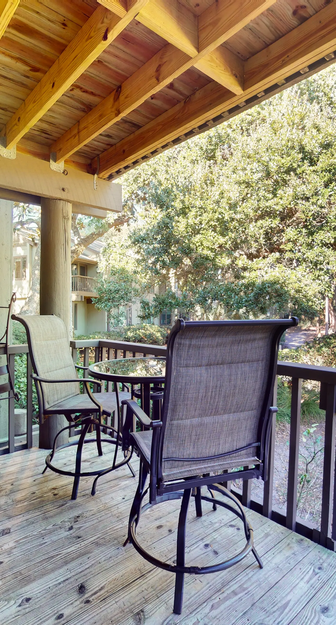 Five minute walk to beautiful beaches, golf course views, pet friendly