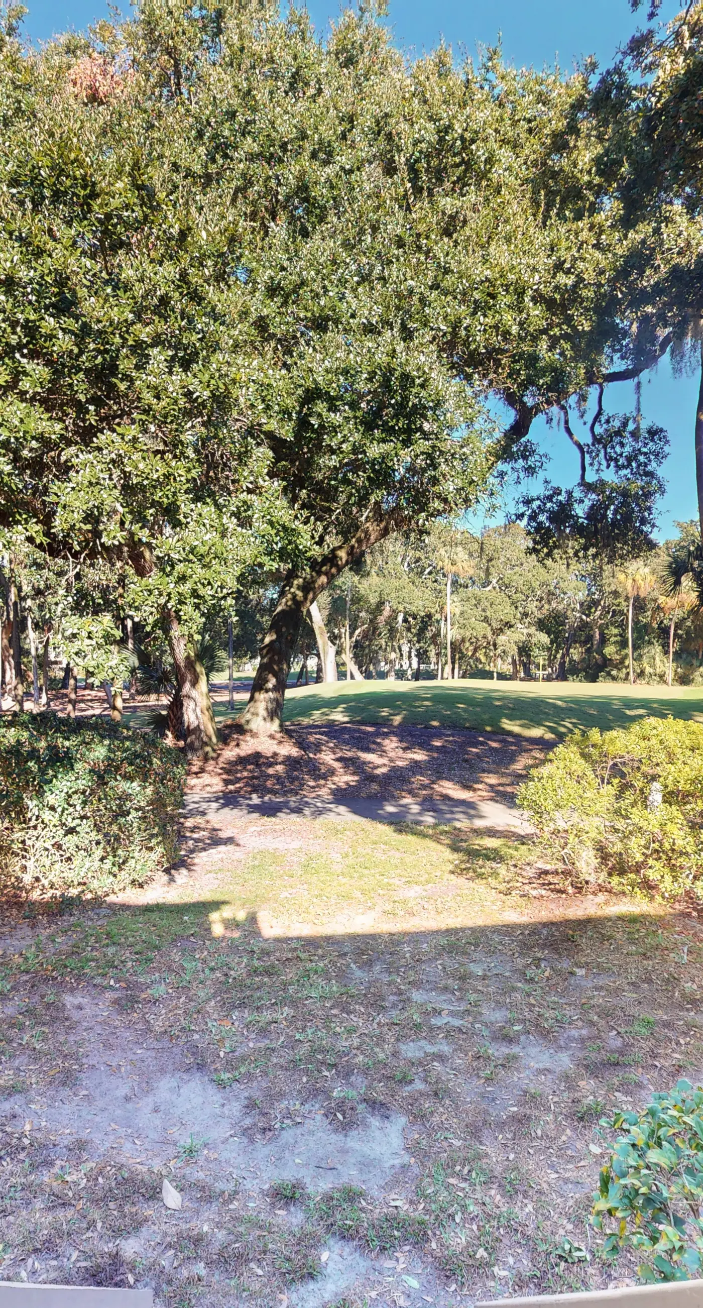 Five minute walk to beautiful beaches, golf course views, pet friendly