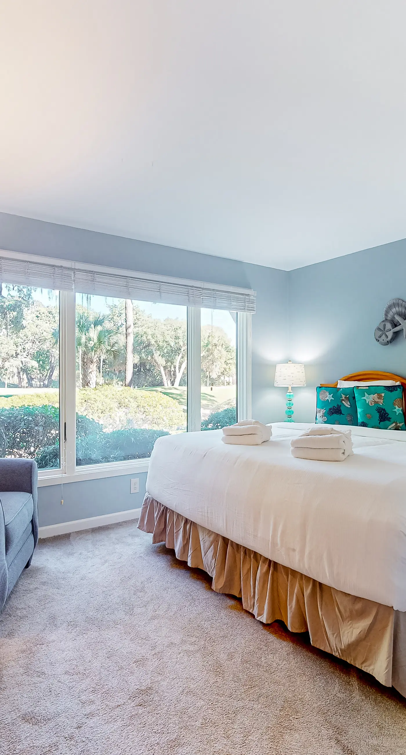 Five minute walk to beautiful beaches, golf course views, pet friendly