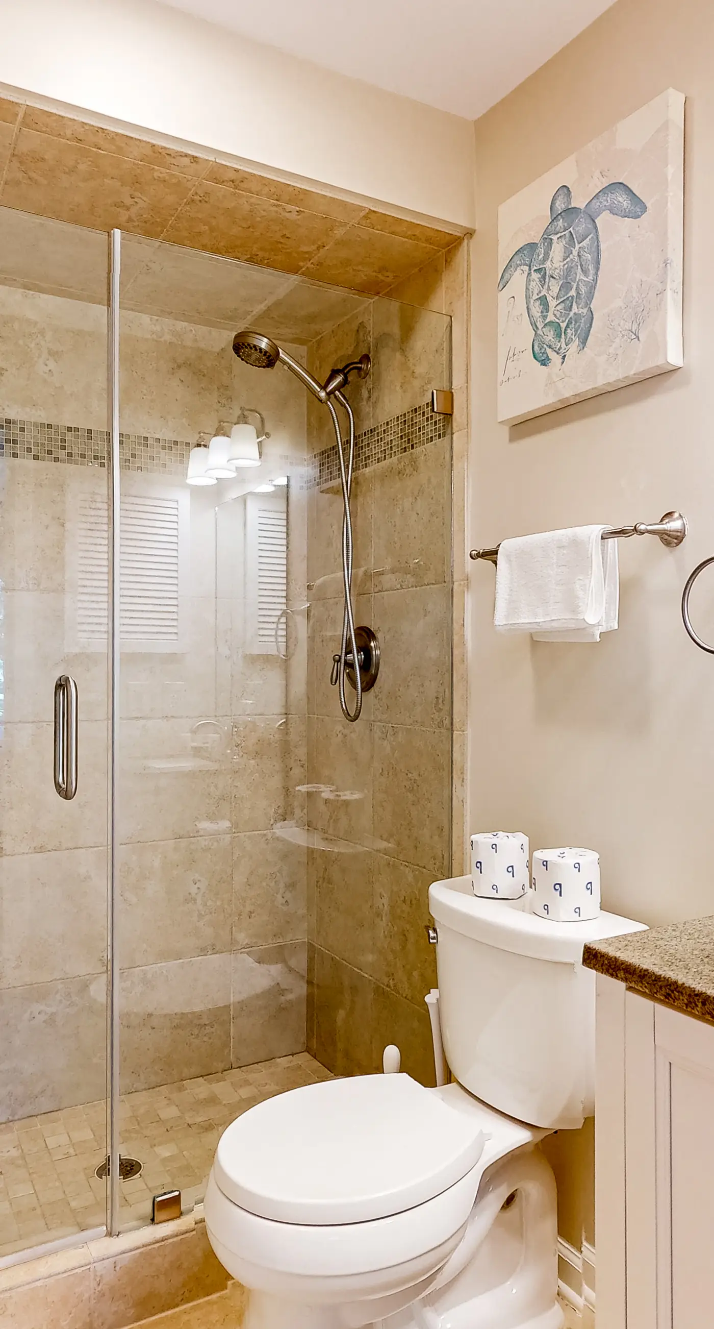 Five minute walk to beautiful beaches, golf course views, pet friendly