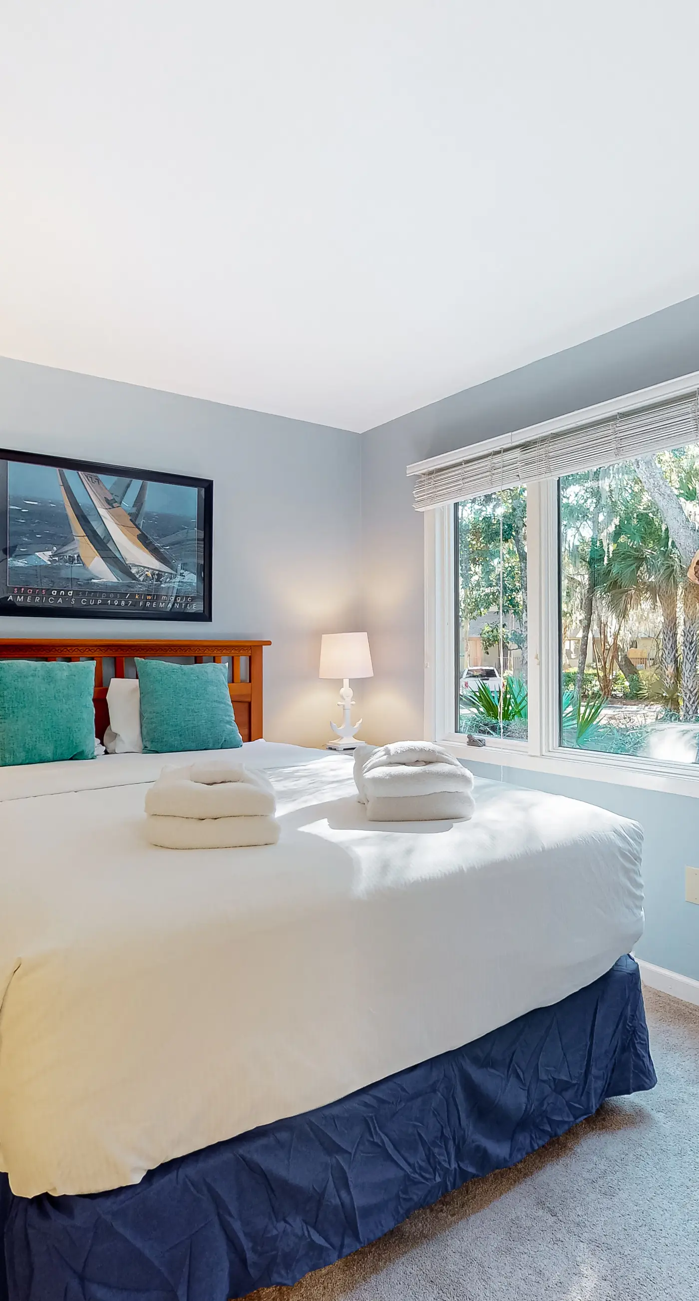 Five minute walk to beautiful beaches, golf course views, pet friendly