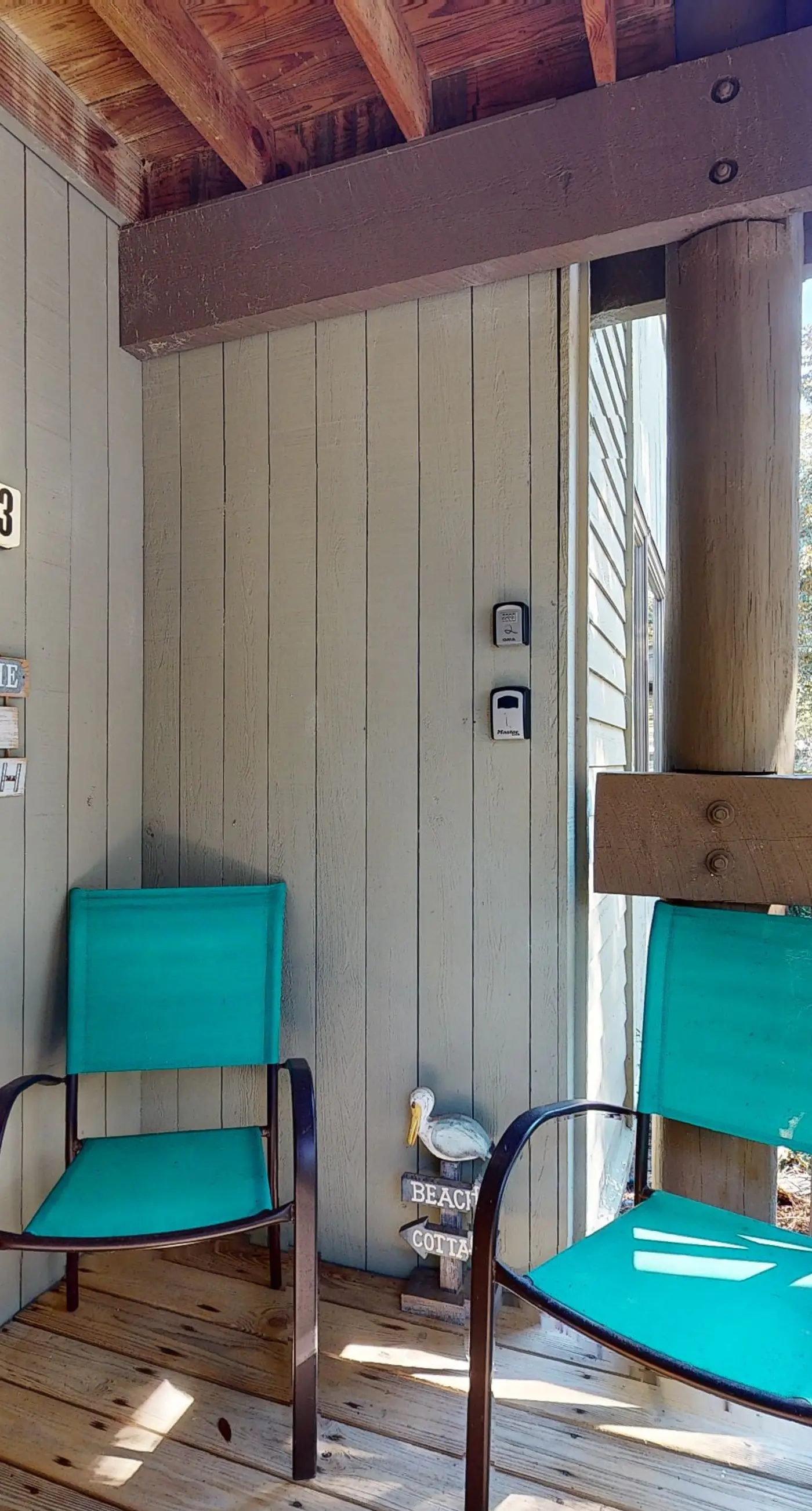 Five minute walk to beautiful beaches, golf course views, pet friendly