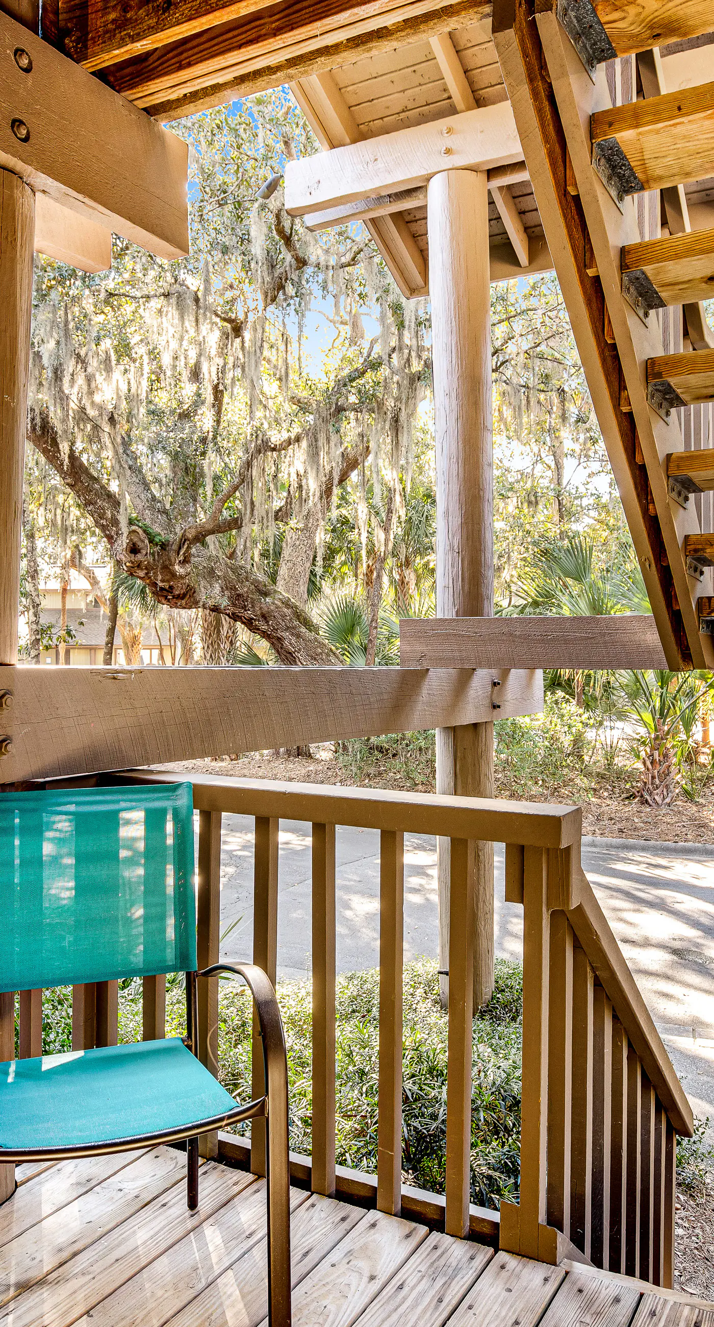 Five minute walk to beautiful beaches, golf course views, pet friendly
