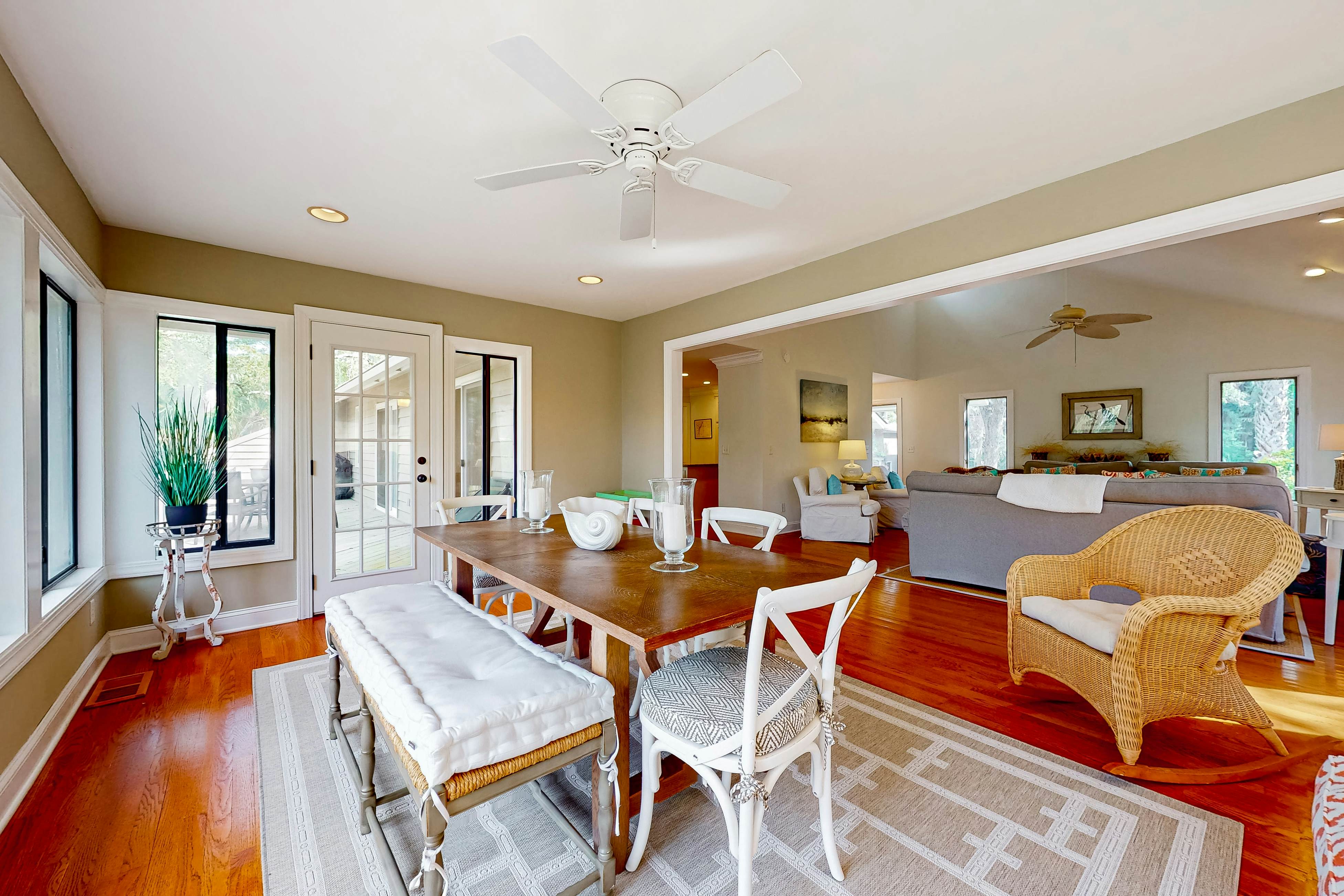 Spacious home near the beach & Marsh Island Park with grill, full kitchen, & W/D