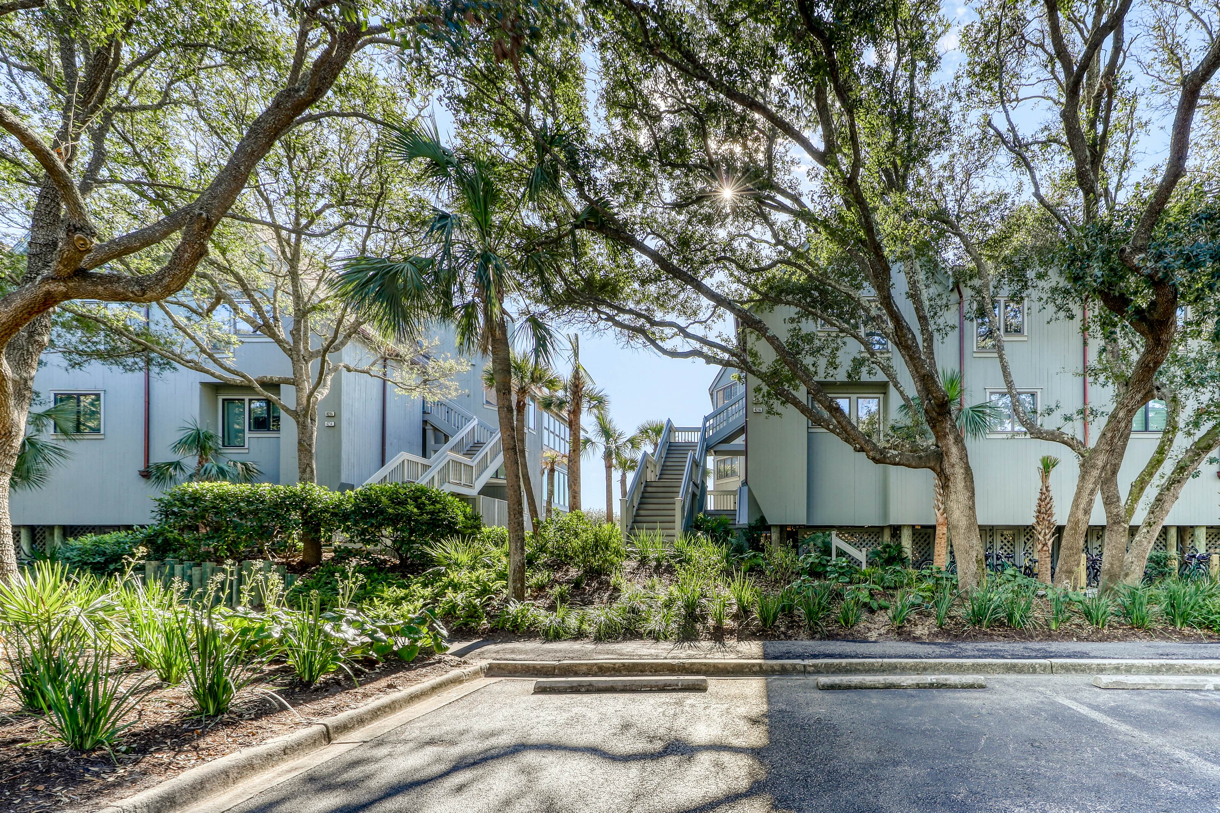 Dog-Friendly Waterfront Condo with Furnished Deck & Beach Views