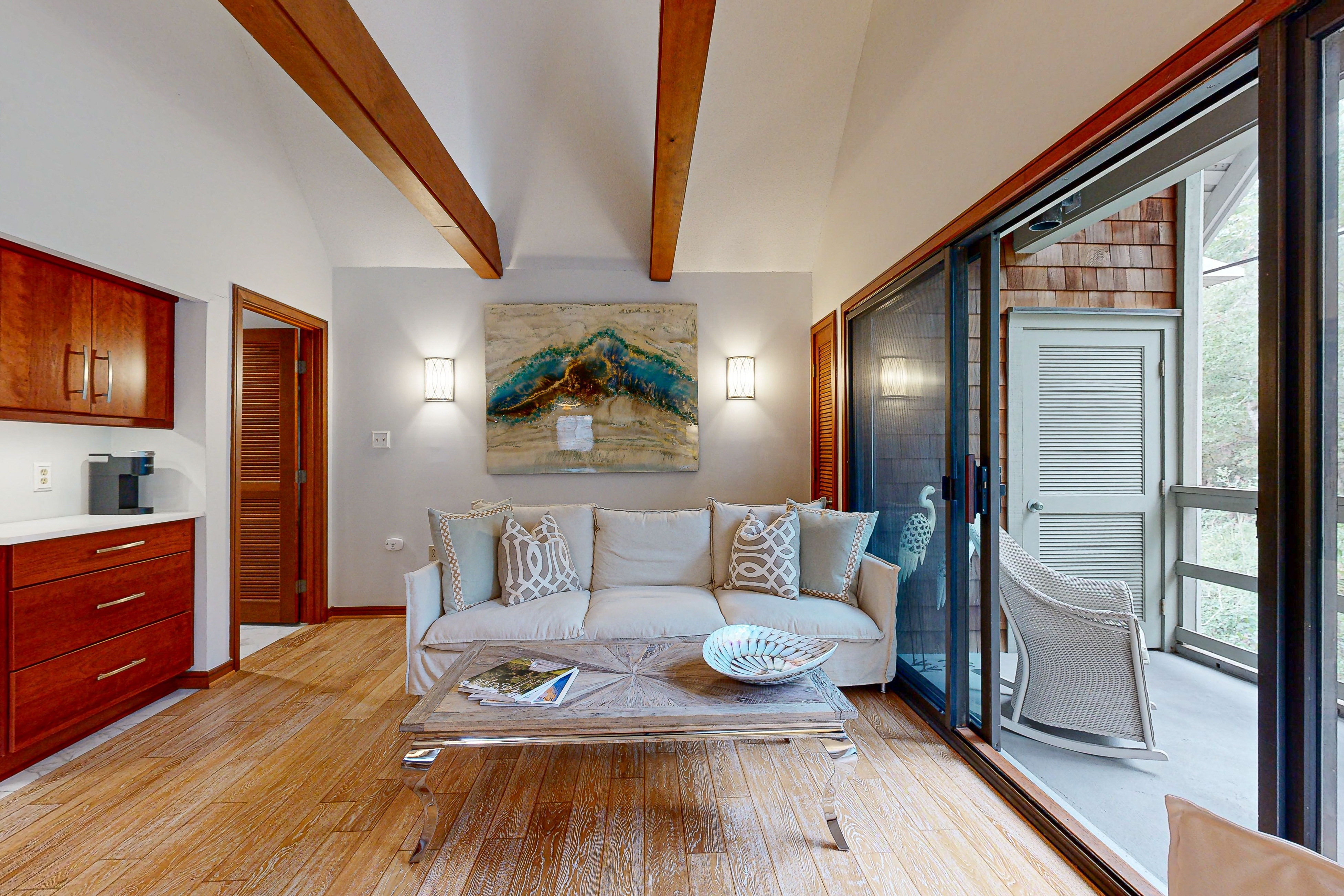 Updated Condo with shared tennis, close to Freshfields Village and beach