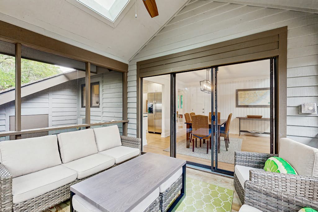 Updated cottage with beautiful views & screened porch - easy walk to beach/ park