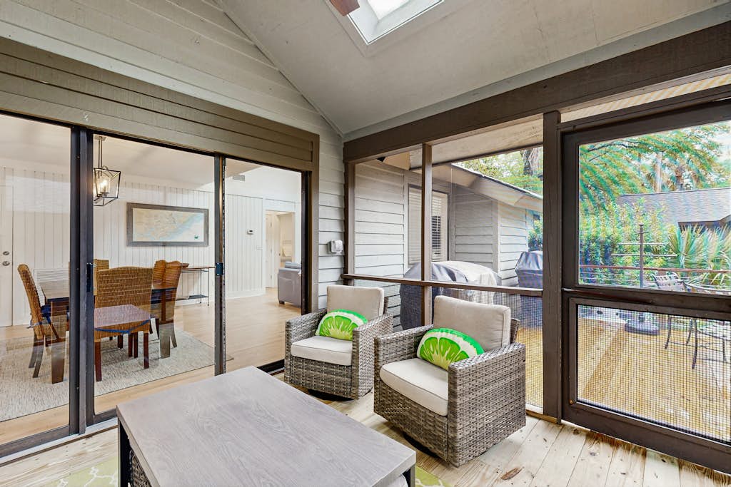 Updated cottage with beautiful views & screened porch - easy walk to beach/ park