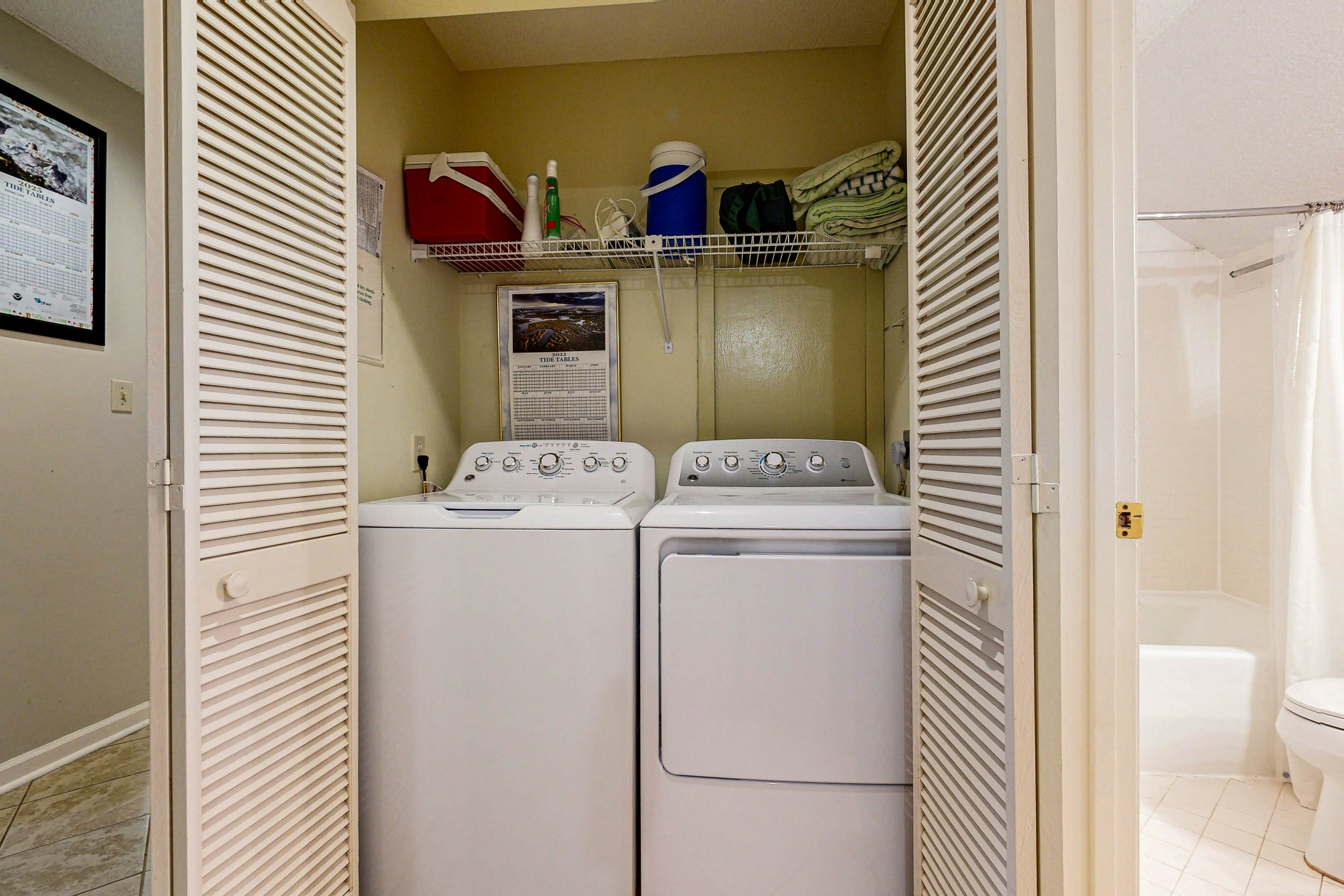 Lagoon views, close to beach, golf, tennis and 30 minutes from Charleston