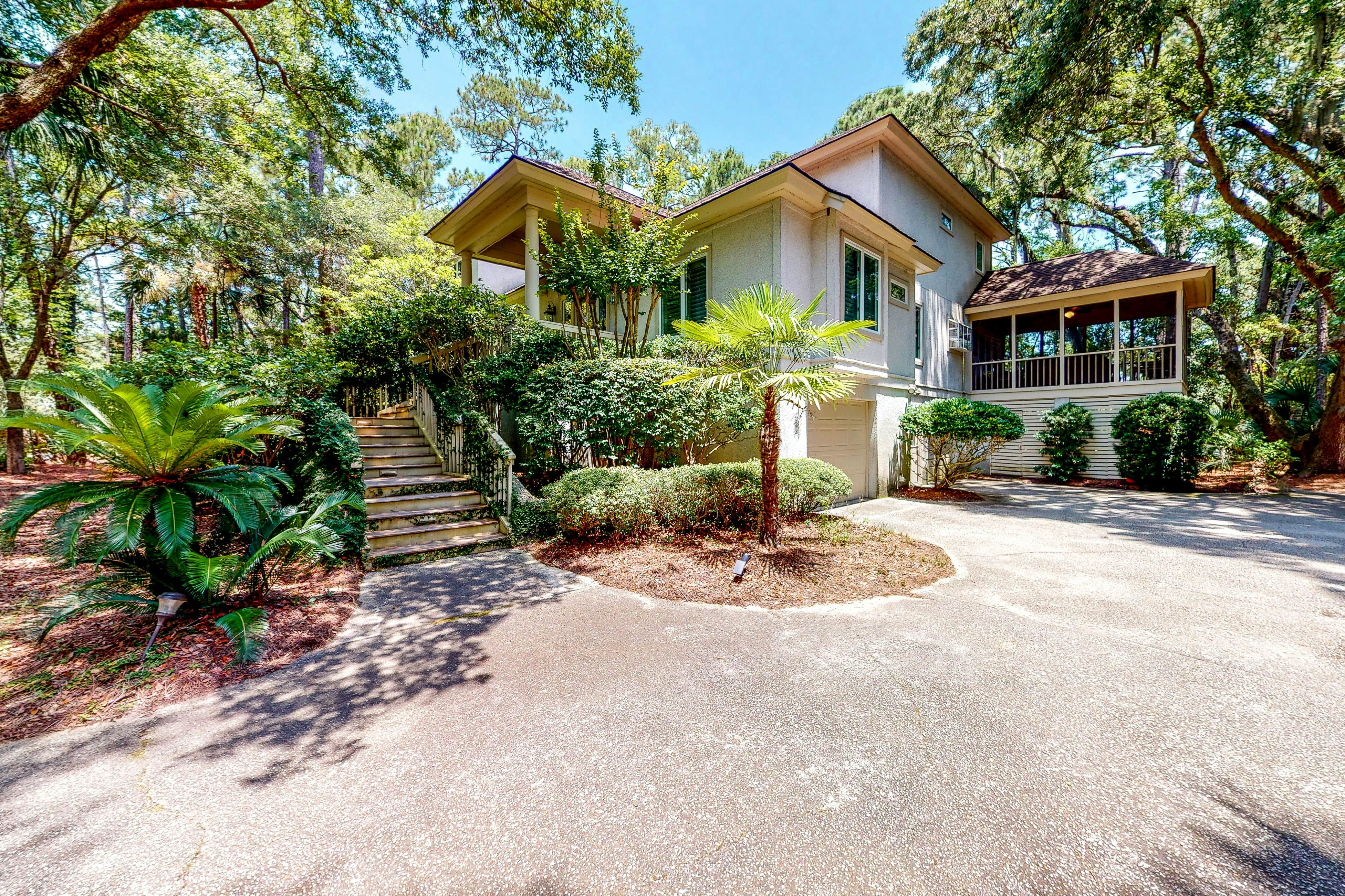 Updated island estate with serene lagoon views & 2 decks - bike to beach