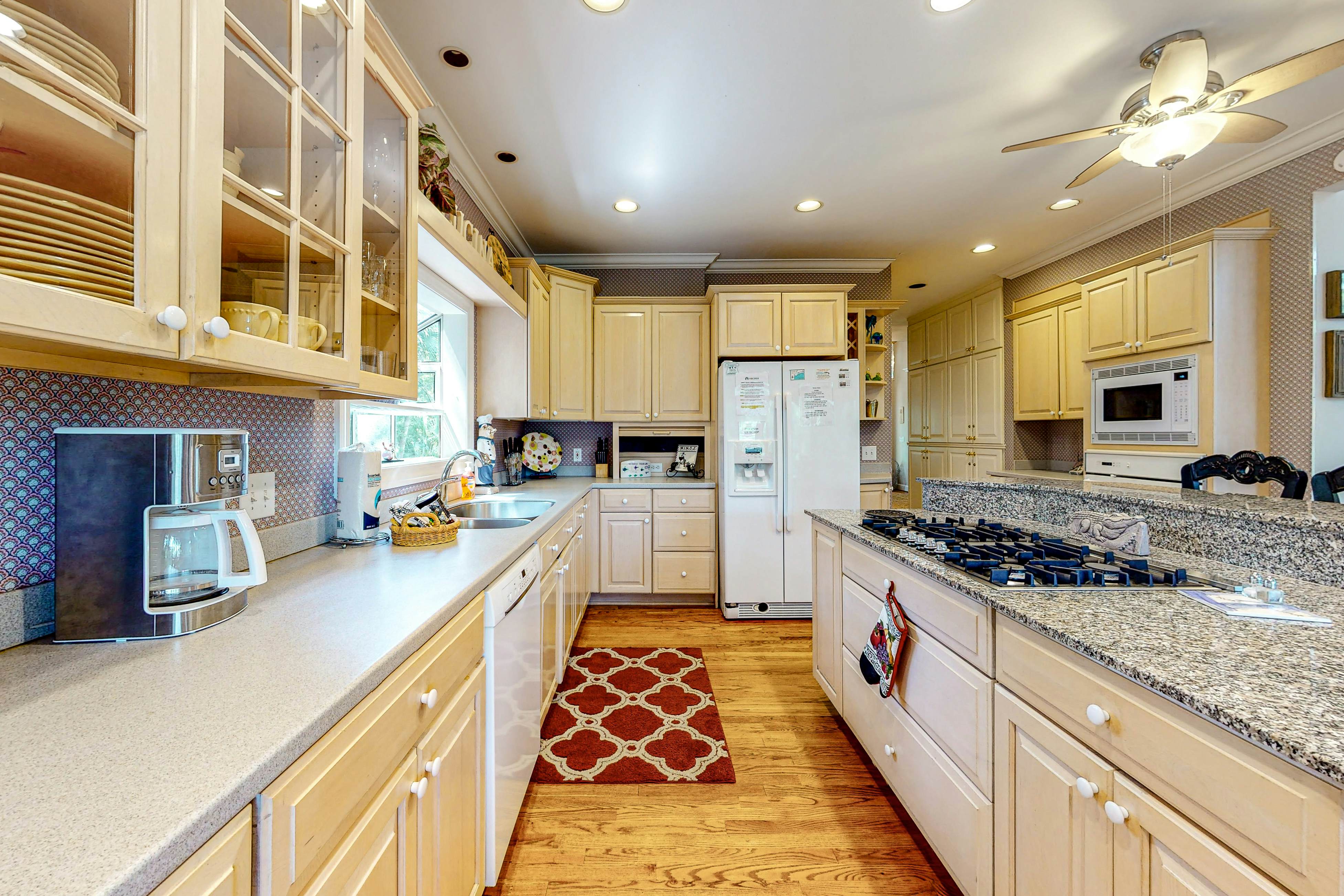 Updated island estate with serene lagoon views & 2 decks - bike to beach