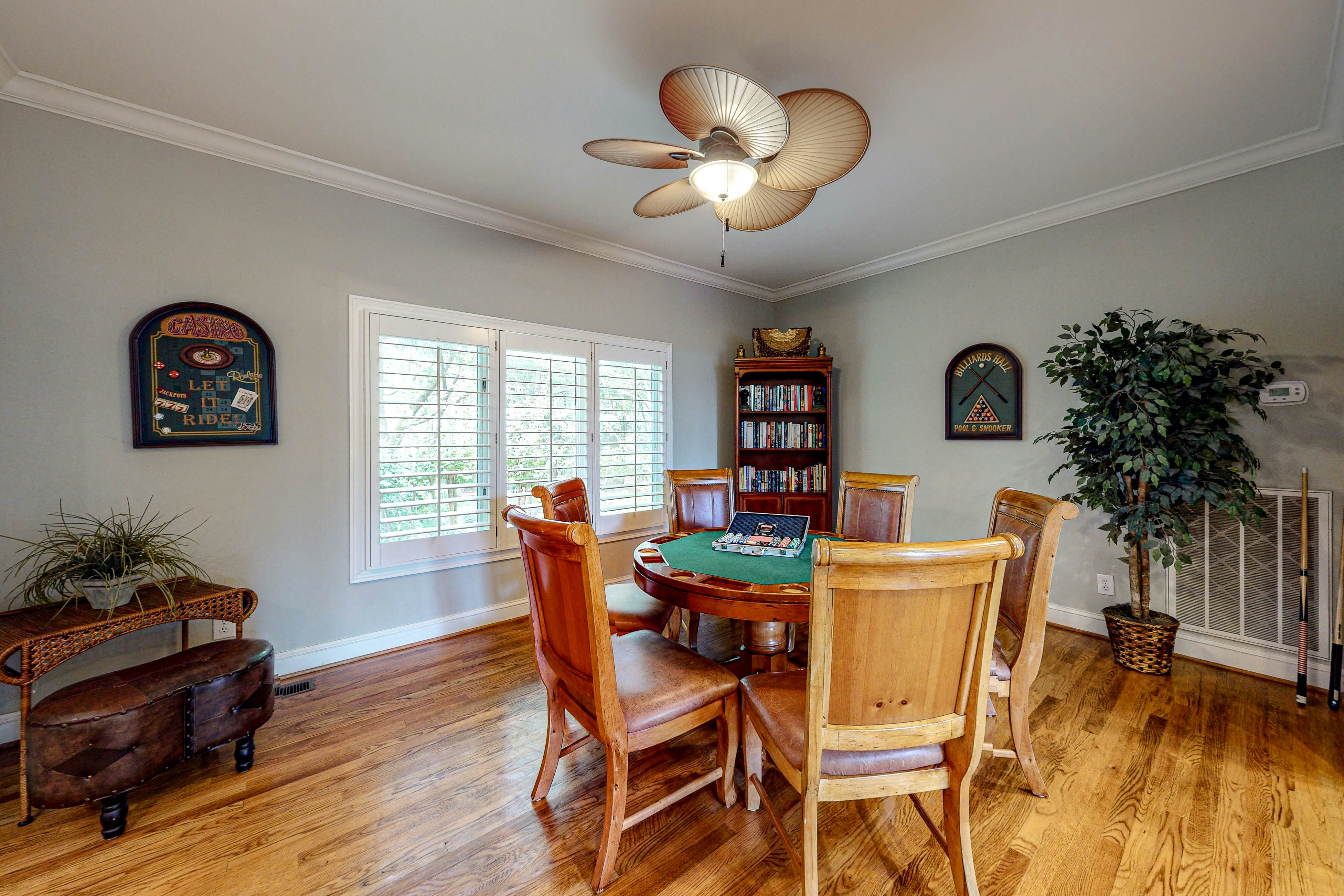 Updated island estate with serene lagoon views & 2 decks - bike to beach