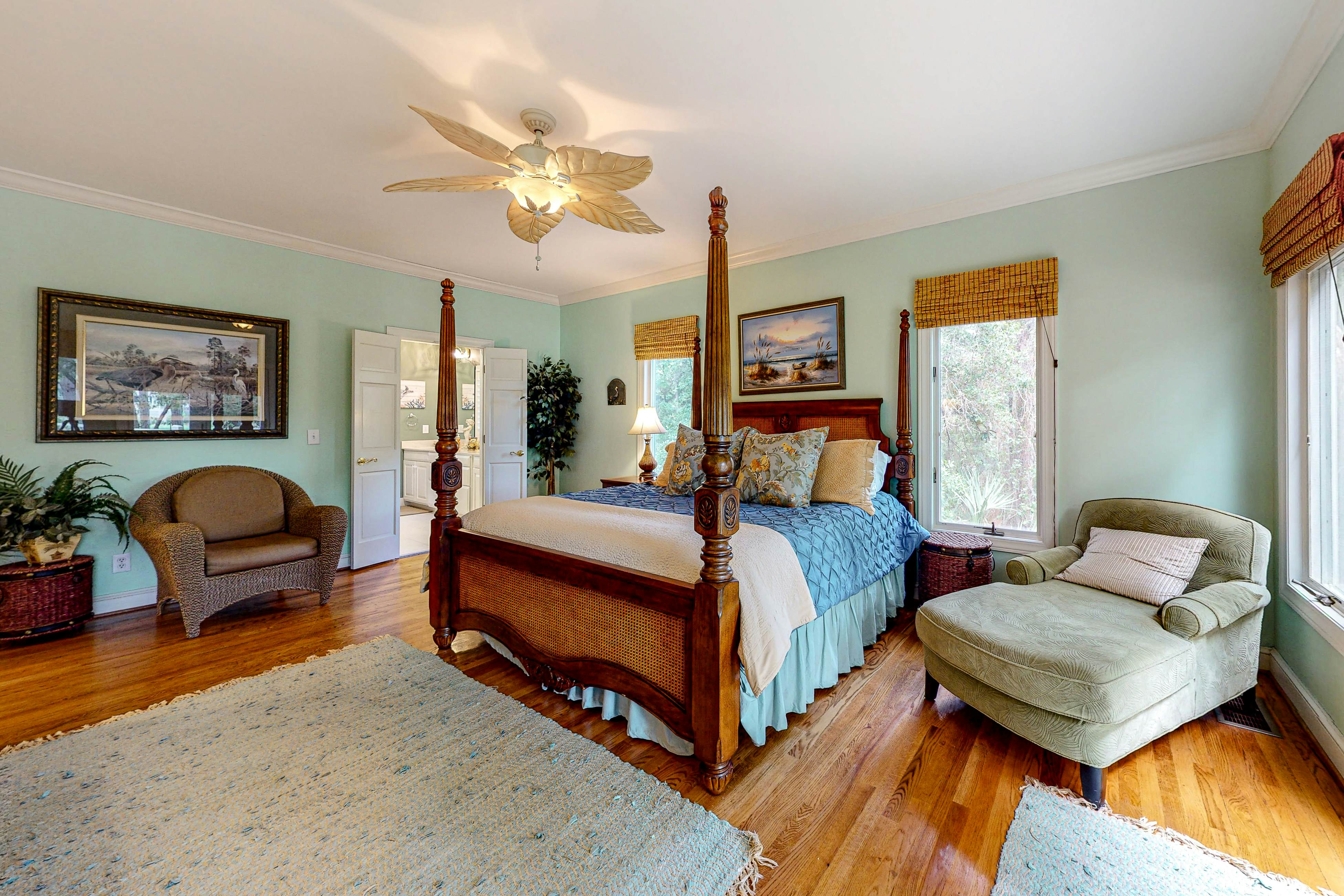 Updated island estate with serene lagoon views & 2 decks - bike to beach