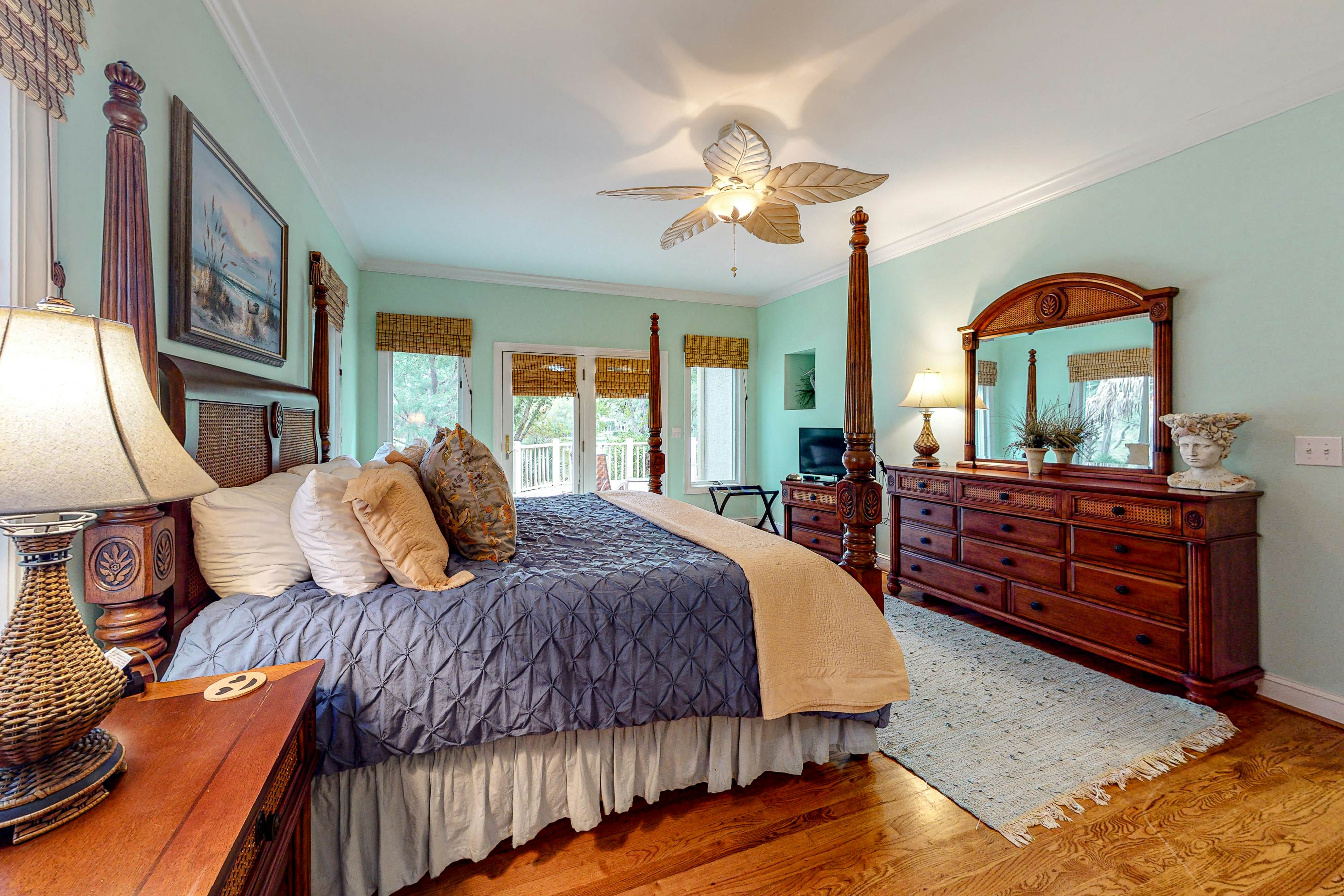 Updated island estate with serene lagoon views & 2 decks - bike to beach