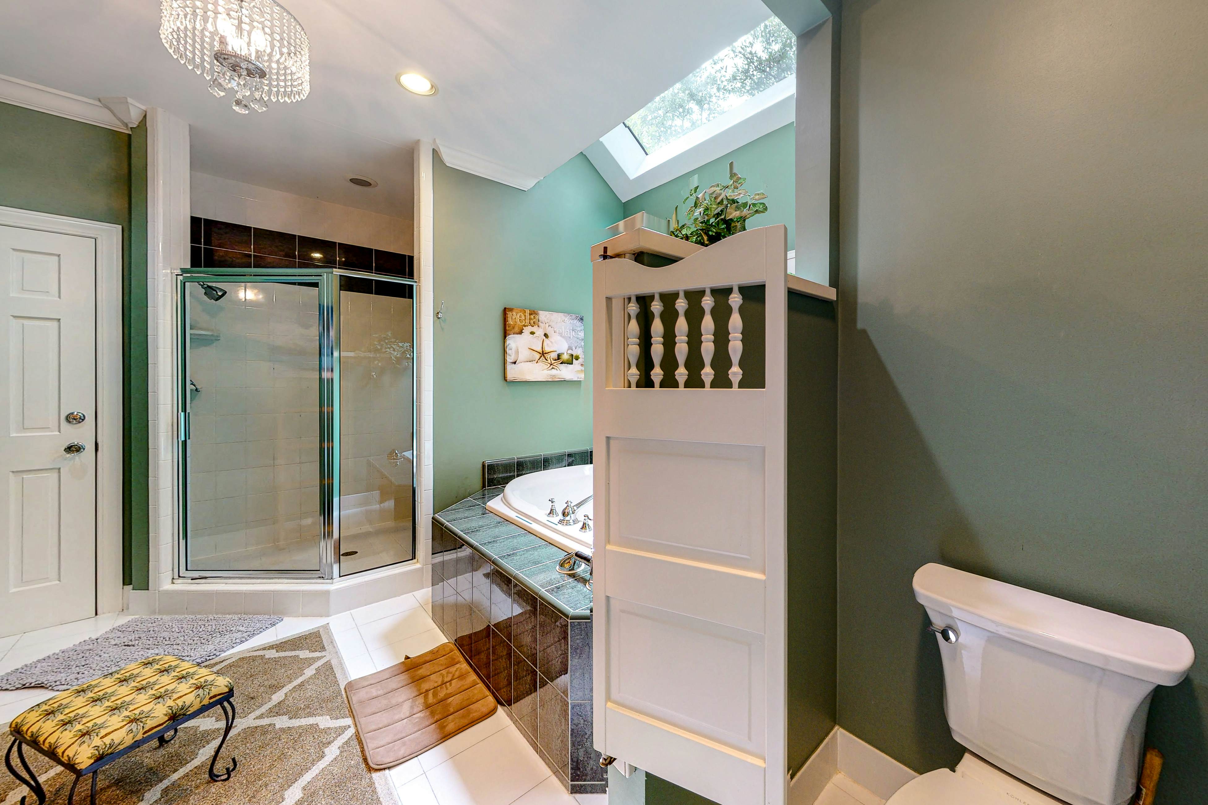 Updated island estate with serene lagoon views & 2 decks - bike to beach