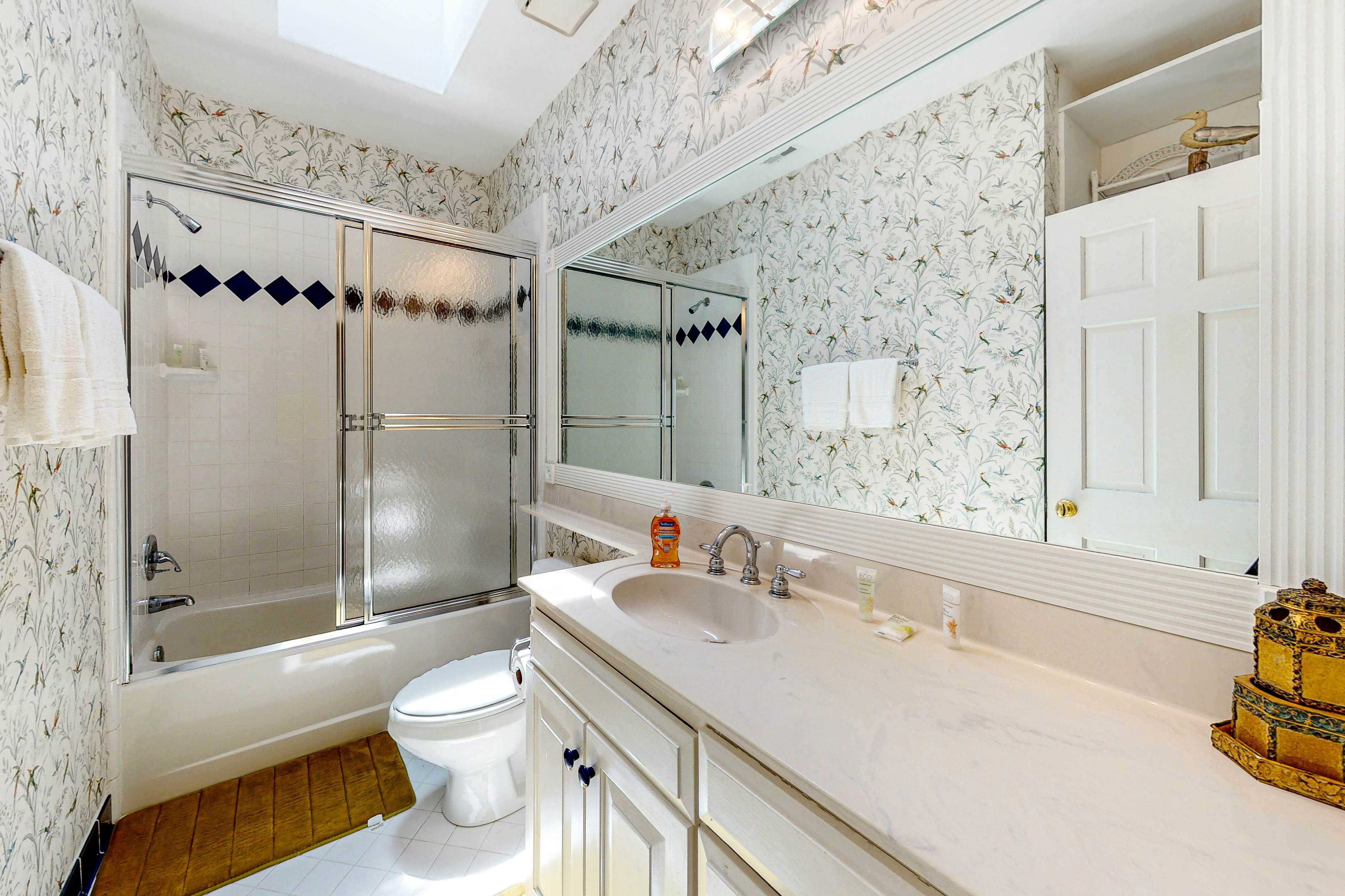 Updated island estate with serene lagoon views & 2 decks - bike to beach