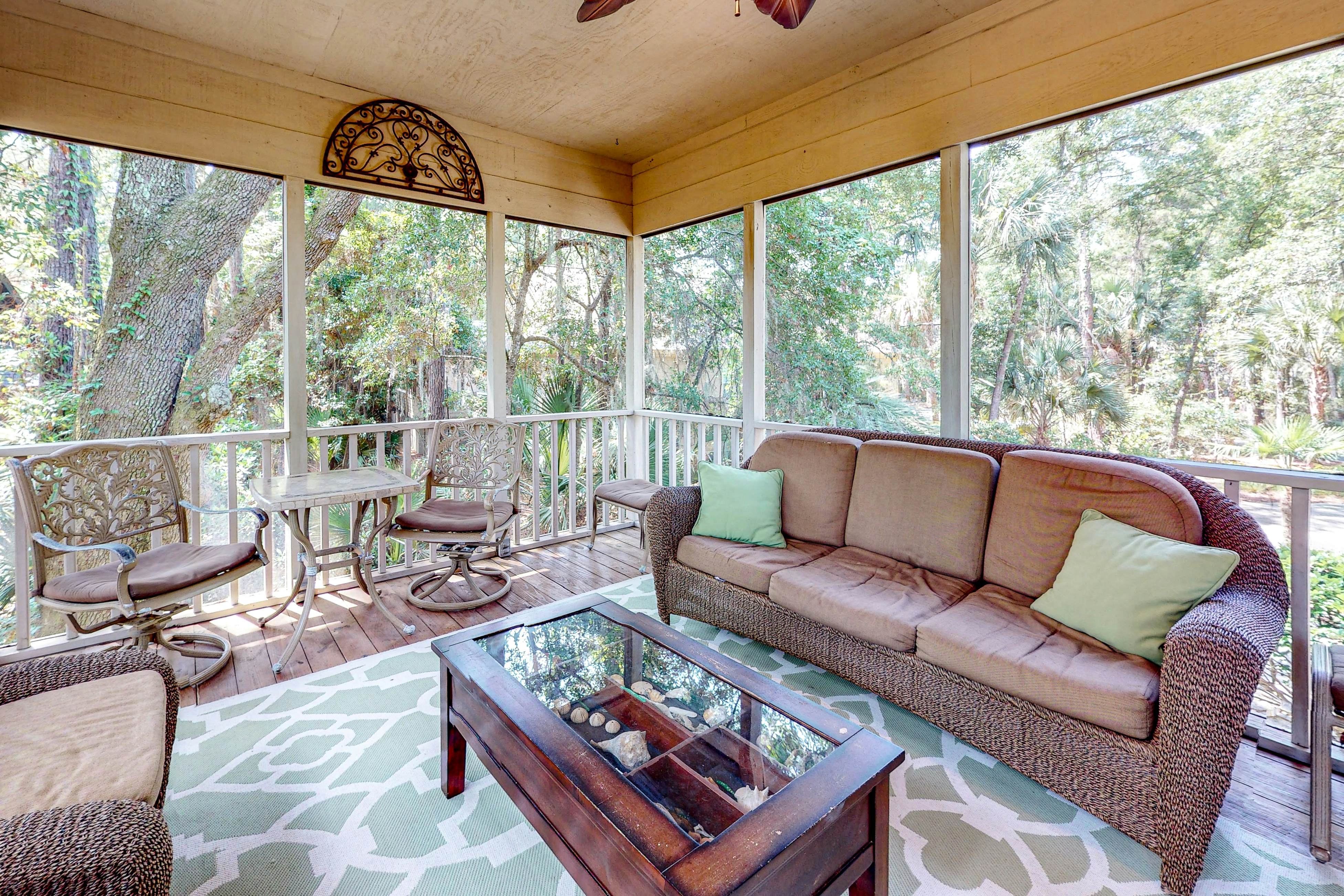 Updated island estate with serene lagoon views & 2 decks - bike to beach