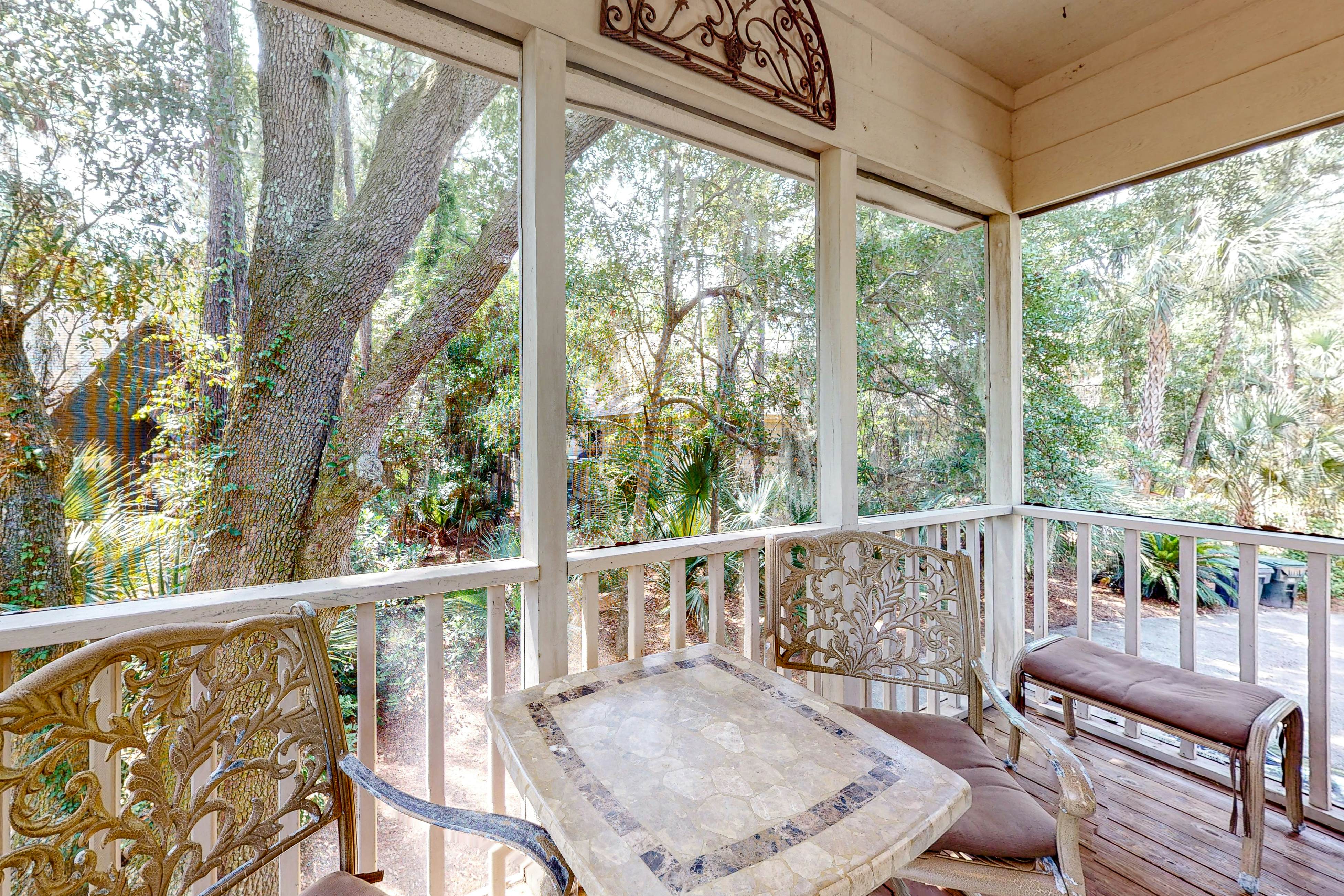 Updated island estate with serene lagoon views & 2 decks - bike to beach