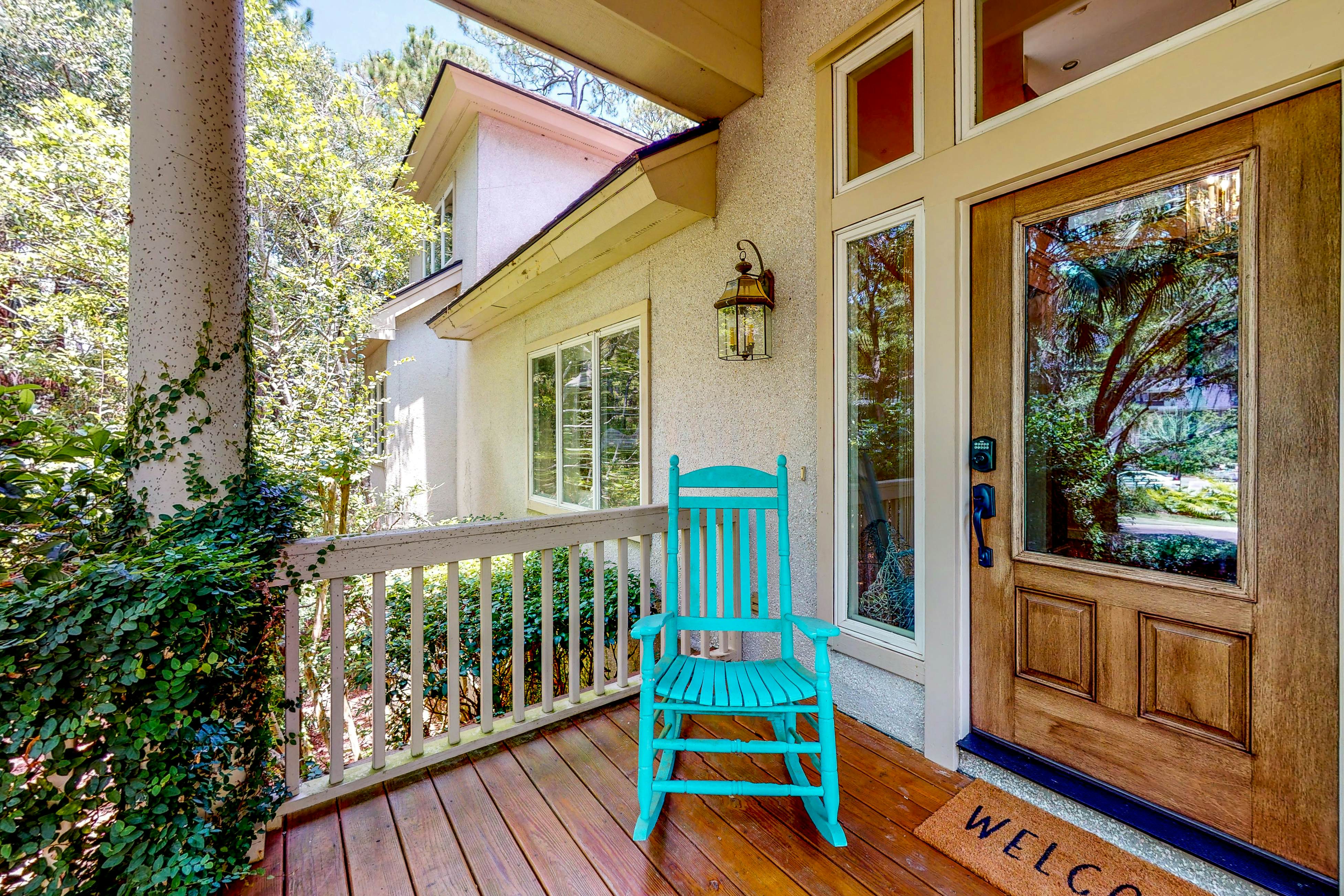 Updated island estate with serene lagoon views & 2 decks - bike to beach