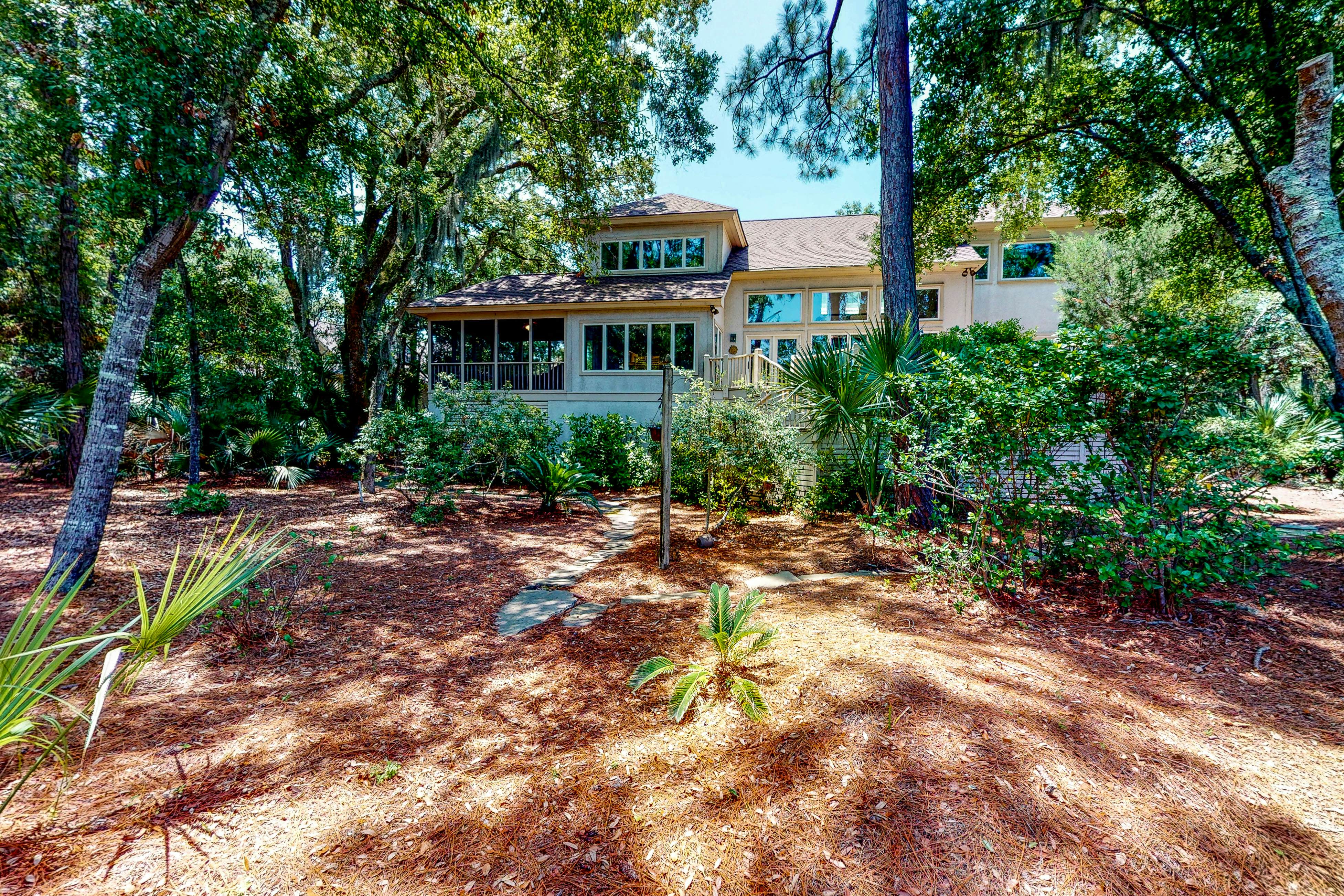 Updated island estate with serene lagoon views & 2 decks - bike to beach