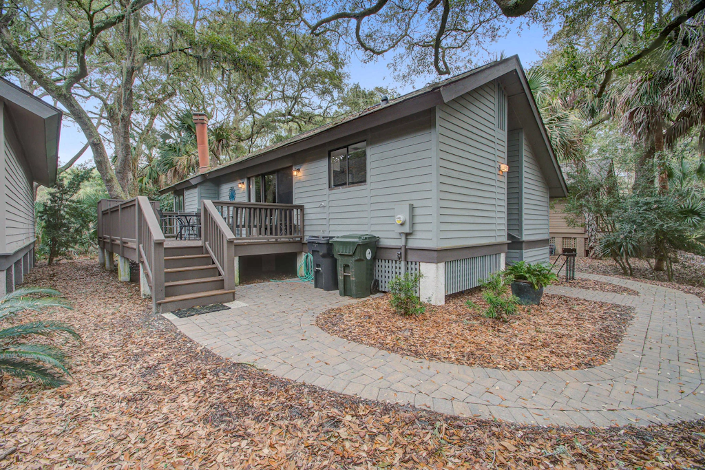 Kiawah Resort snowbird hideaway with AC, steps to beach, near golf & tennis