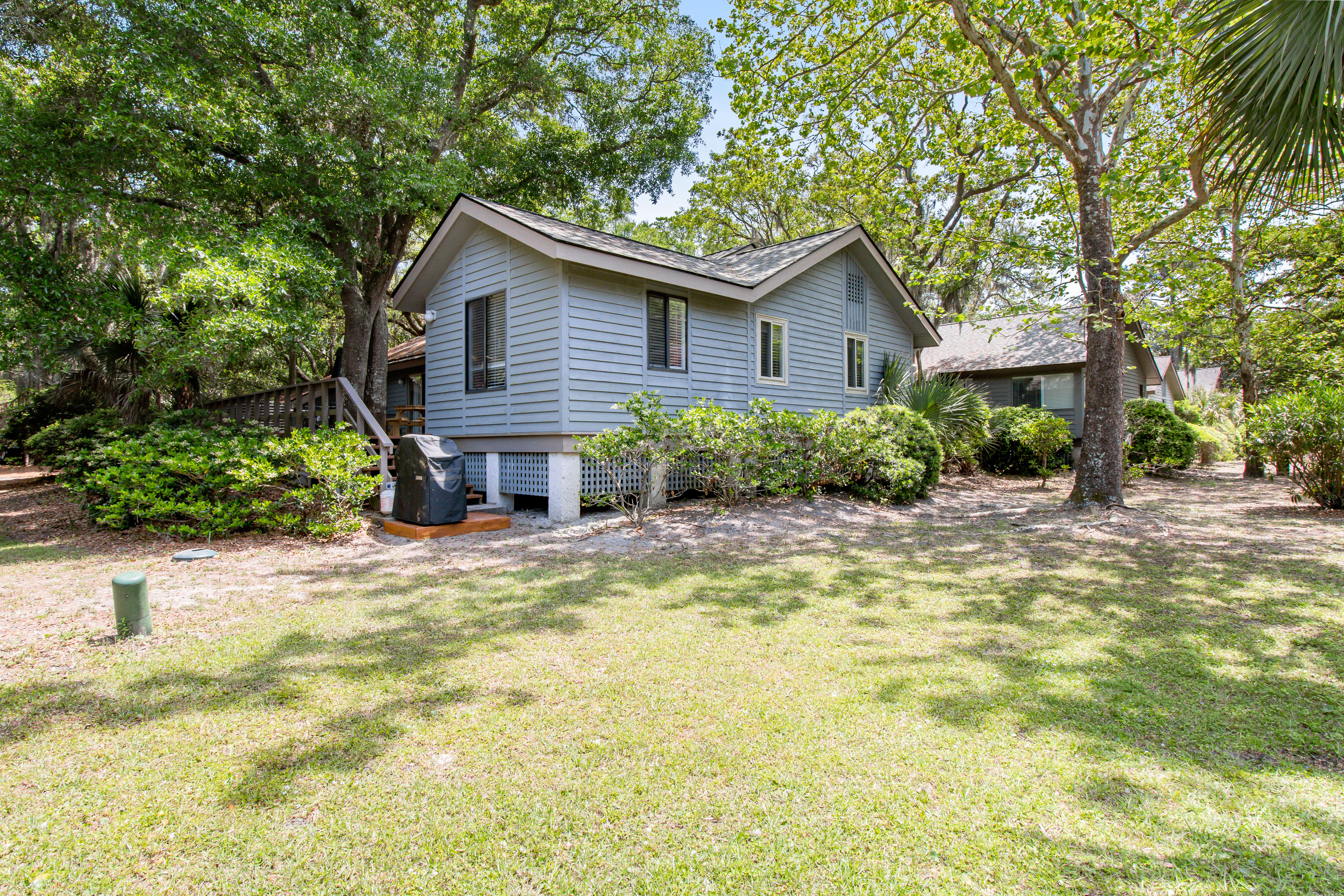Dog-friendly woodland home with high-speed WiFi & large back deck - beach nearby