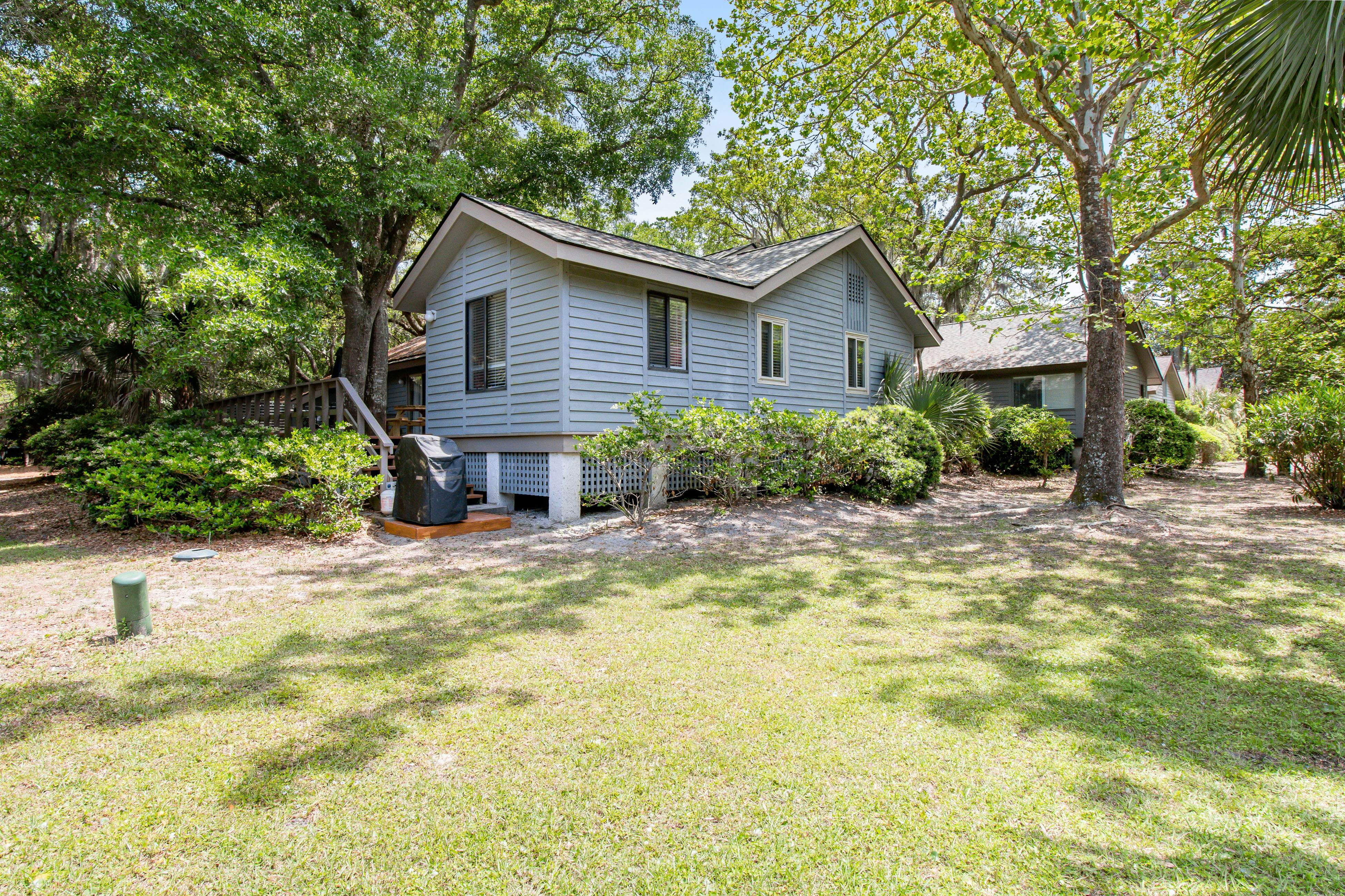 Dog-friendly woodland home with high-speed WiFi & large back deck - beach nearby