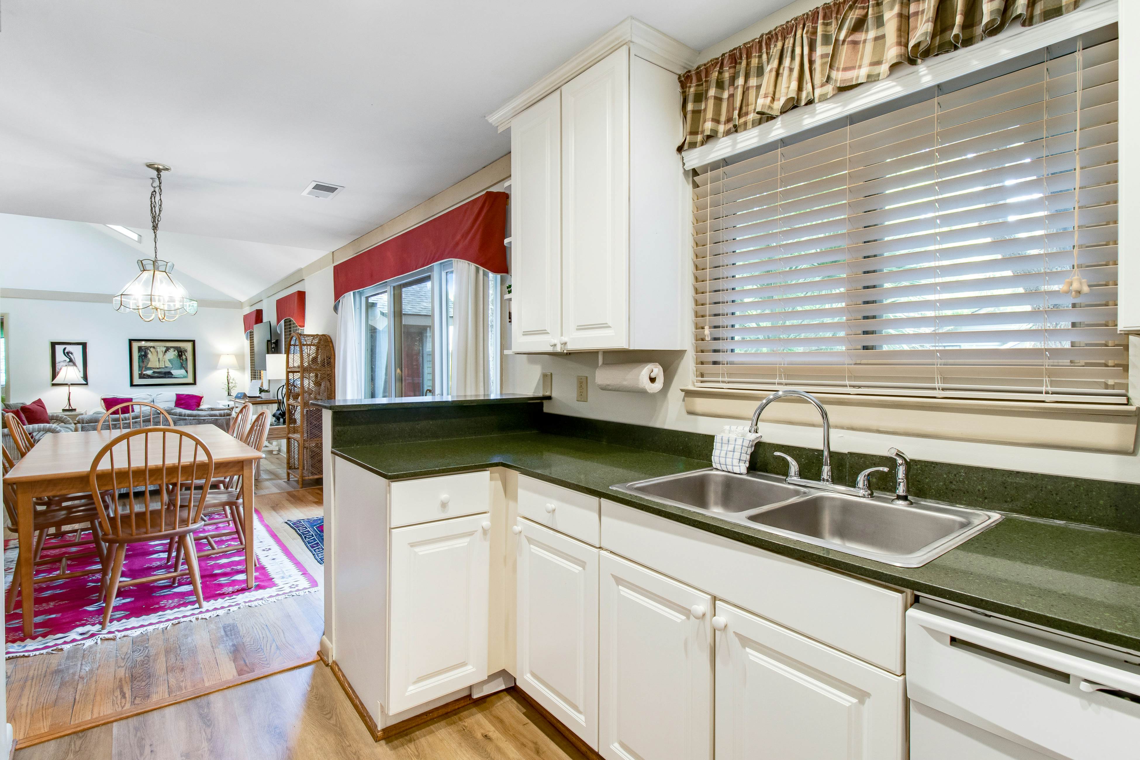 Dog-friendly woodland home with high-speed WiFi & large back deck - beach nearby