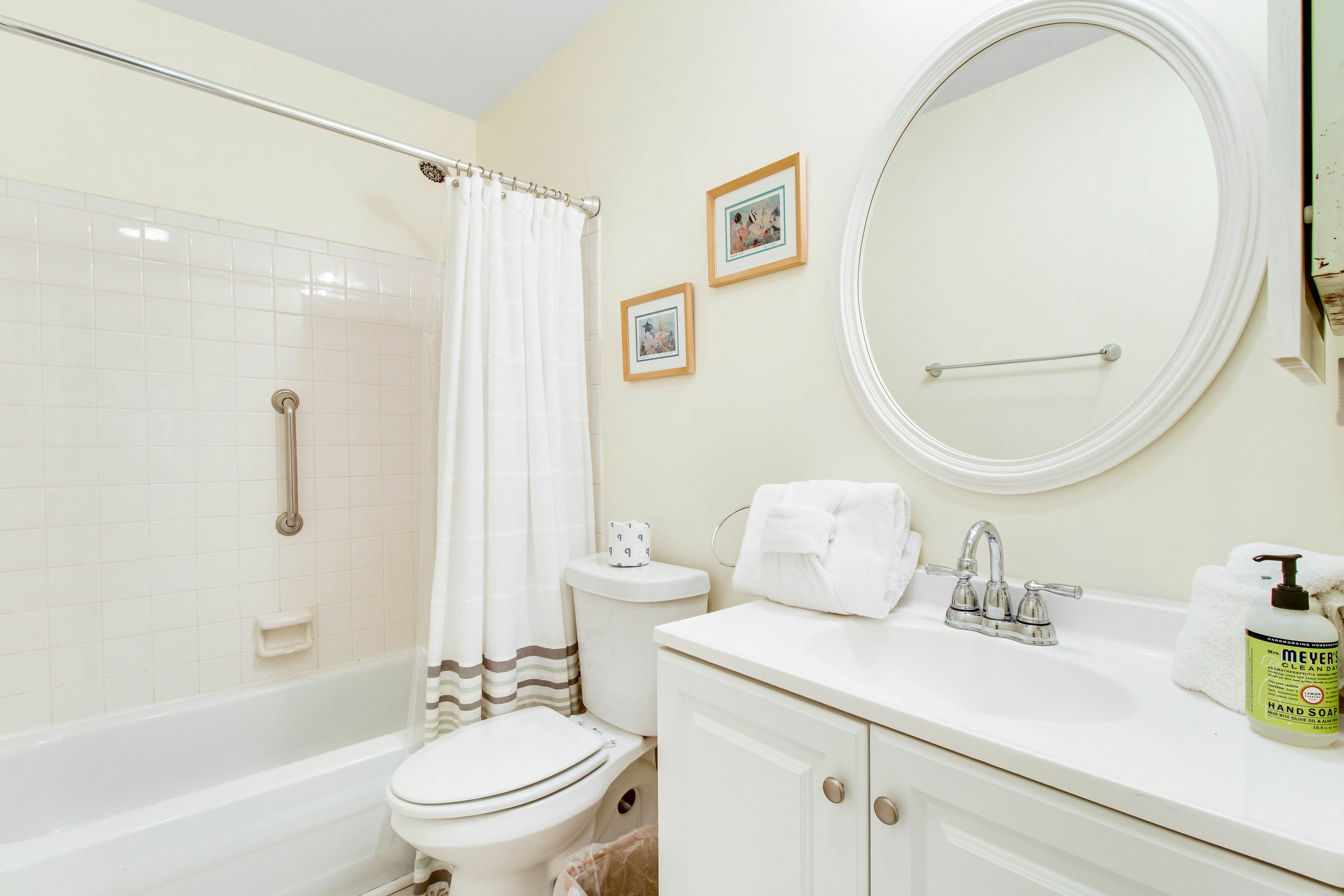 Dog-friendly woodland home with high-speed WiFi & large back deck - beach nearby