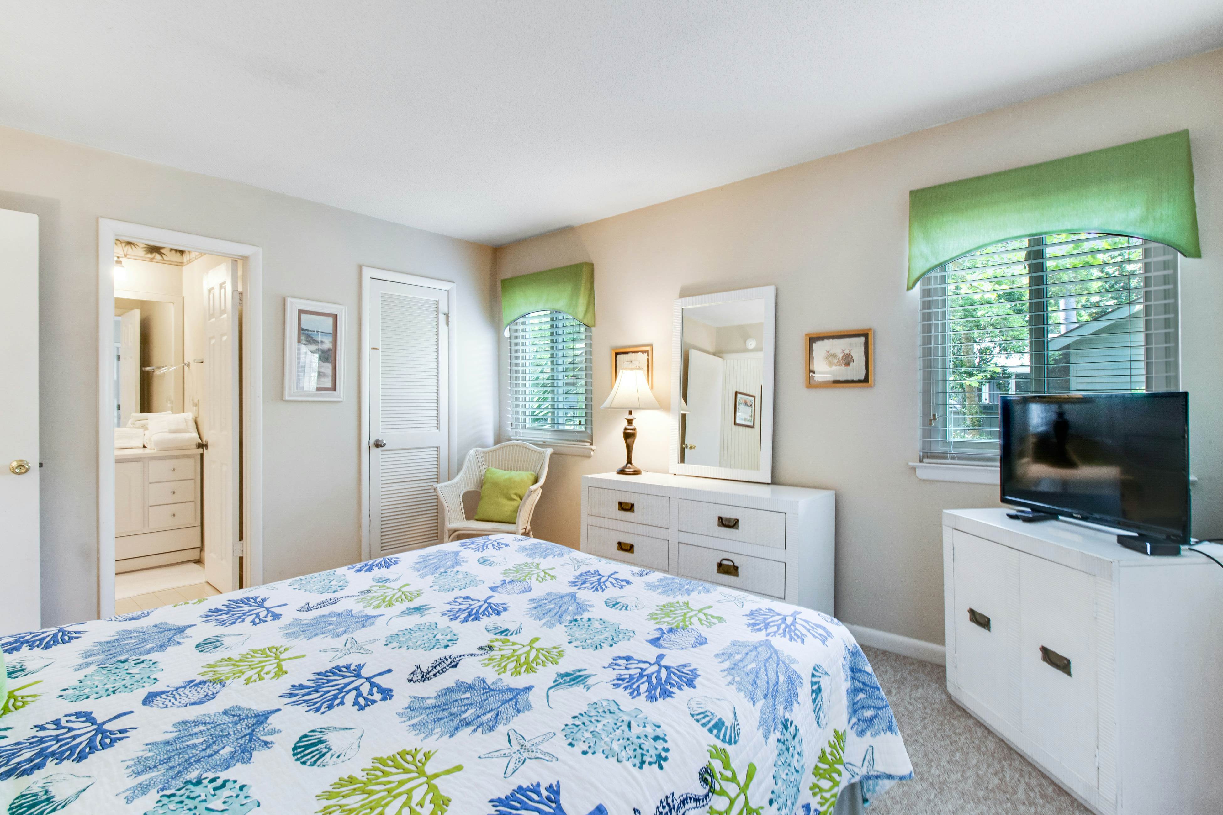 Dog-friendly woodland home with high-speed WiFi & large back deck - beach nearby